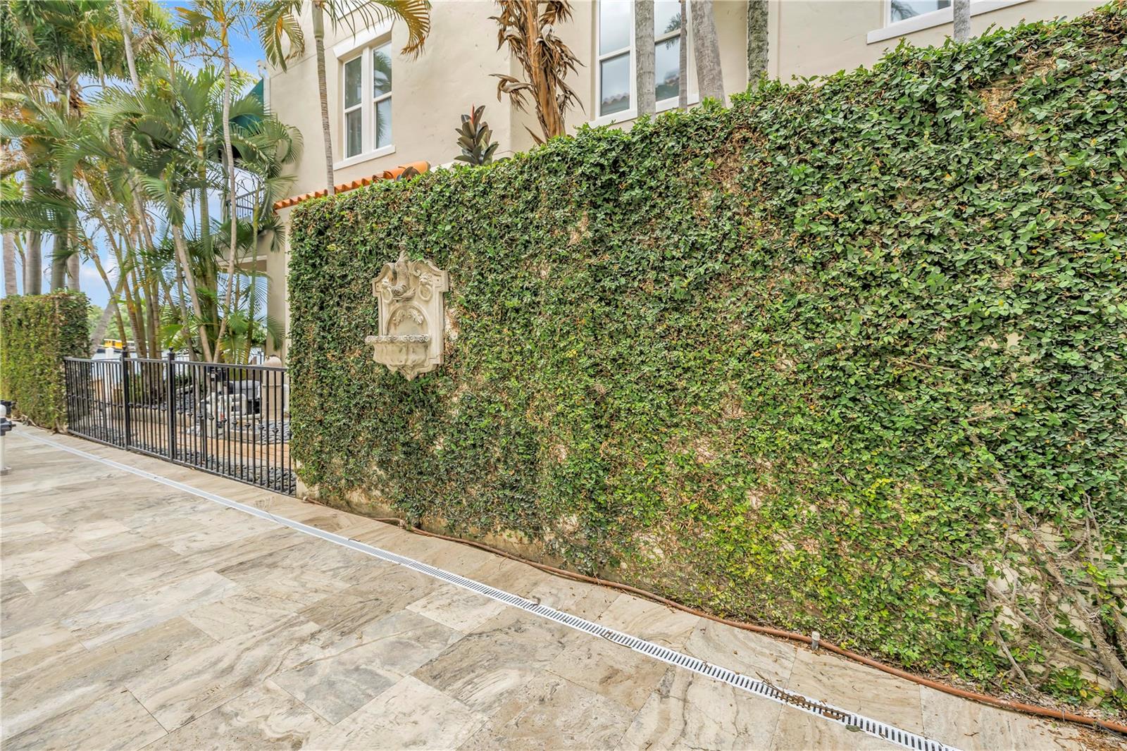 1133 ABBEYS WAY, TAMPA, FL, 33602