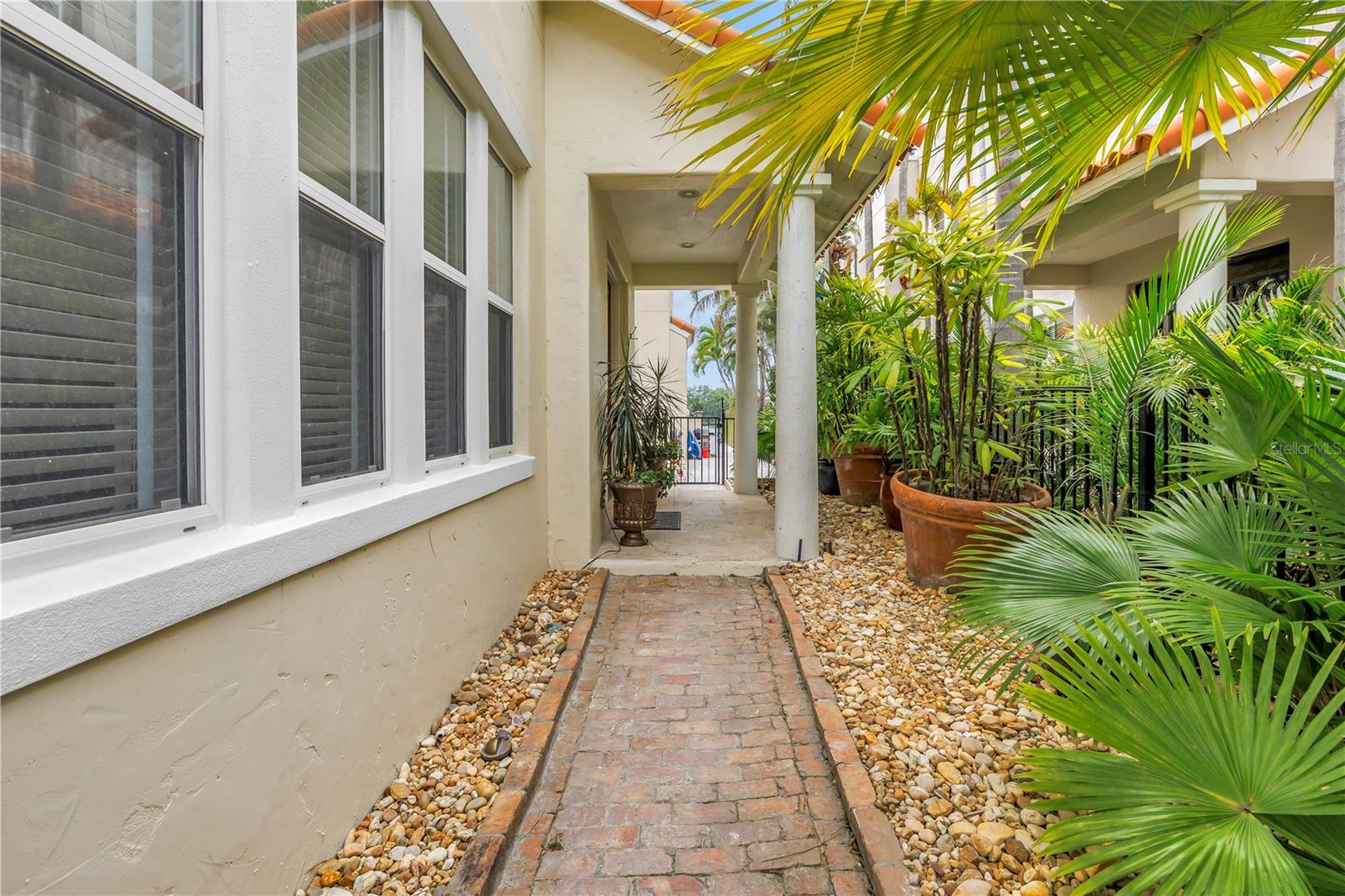 1133 ABBEYS WAY, TAMPA, FL, 33602