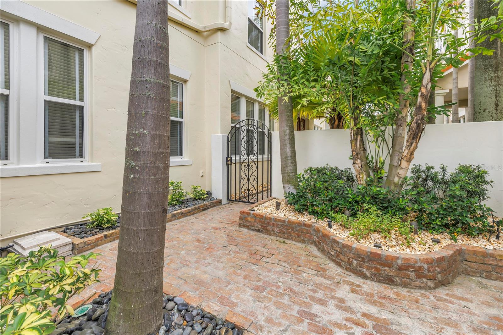 1133 ABBEYS WAY, TAMPA, FL, 33602