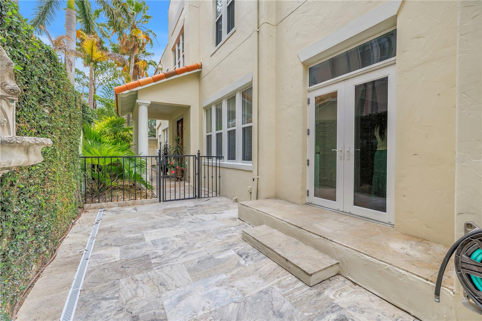 1133 ABBEYS WAY, TAMPA, FL, 33602