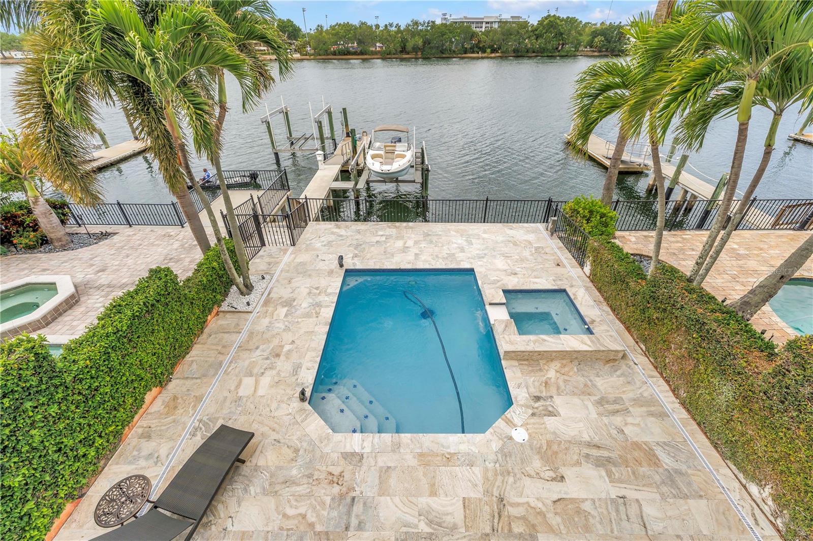 1133 ABBEYS WAY, TAMPA, FL, 33602