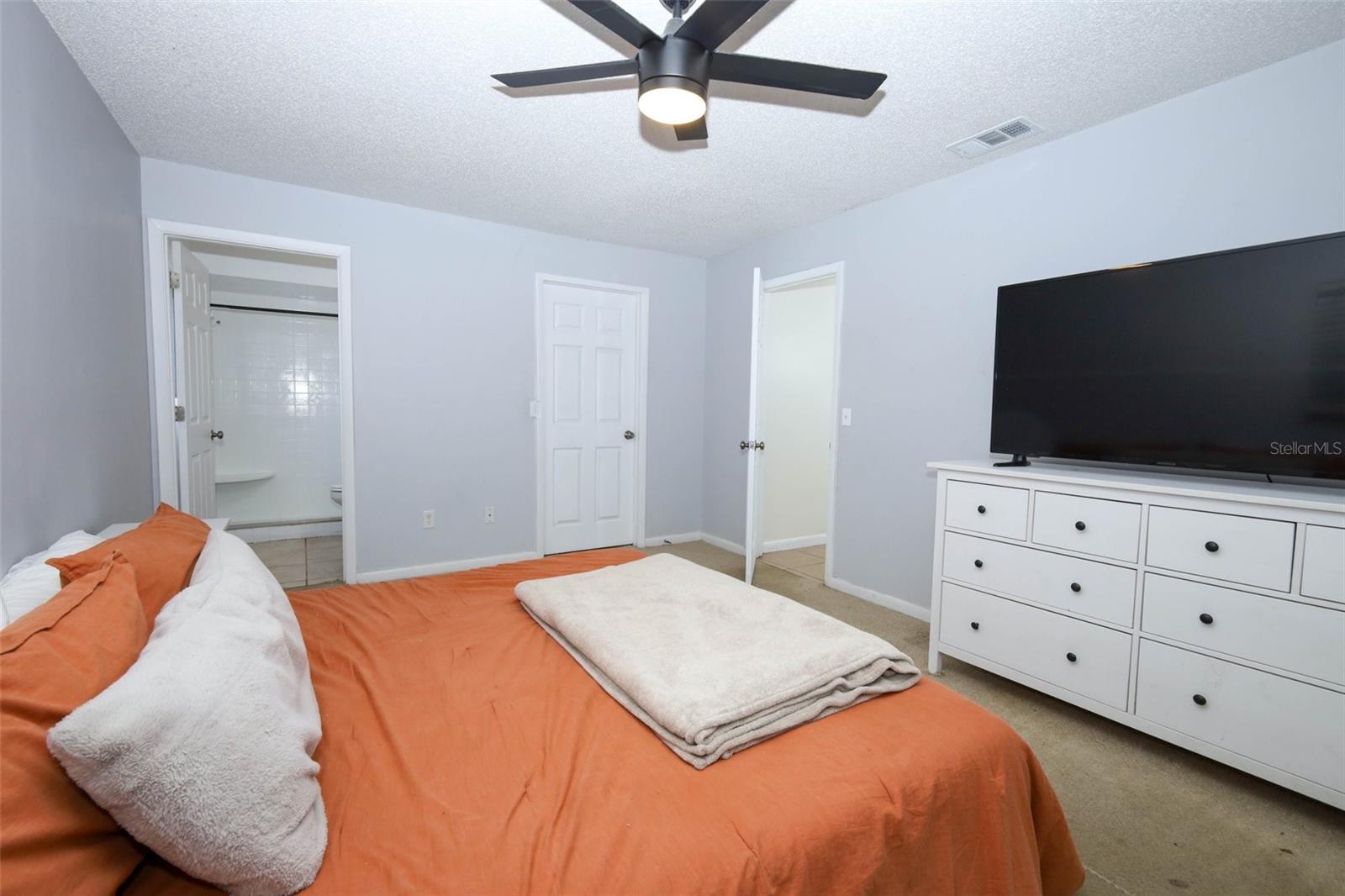 1064 E NORMANDY BLVD, DELTONA, FL, 32725