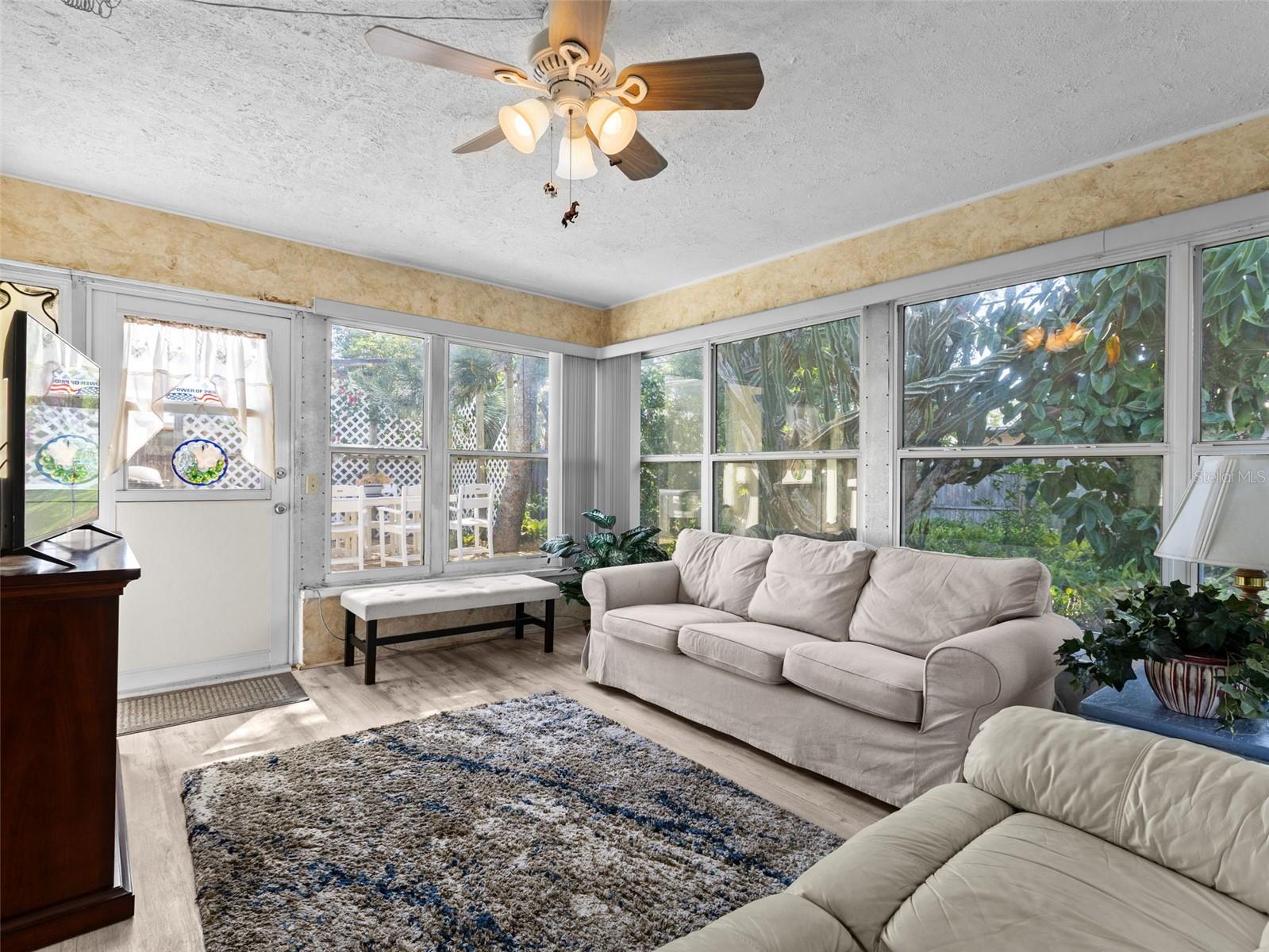 2047 GREENBRIAR BLVD, CLEARWATER, FL, 33763