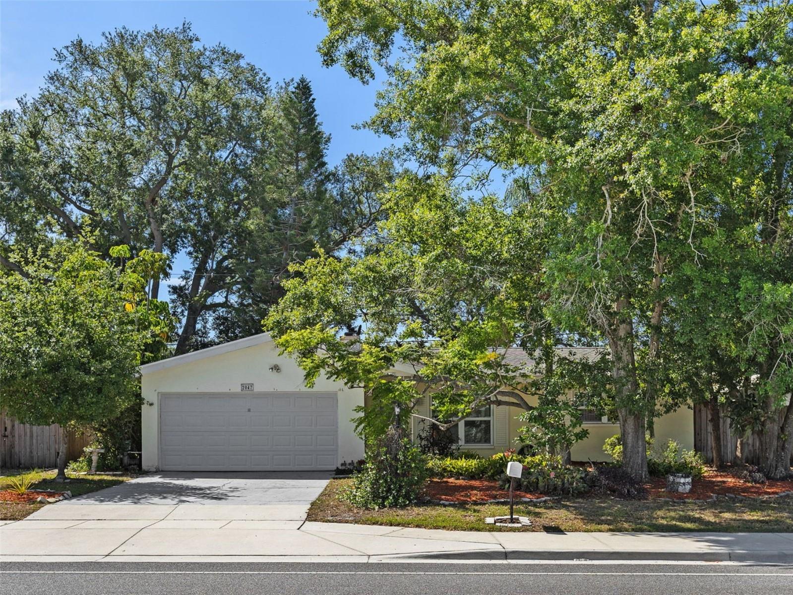 2047 GREENBRIAR BLVD, CLEARWATER, FL, 33763