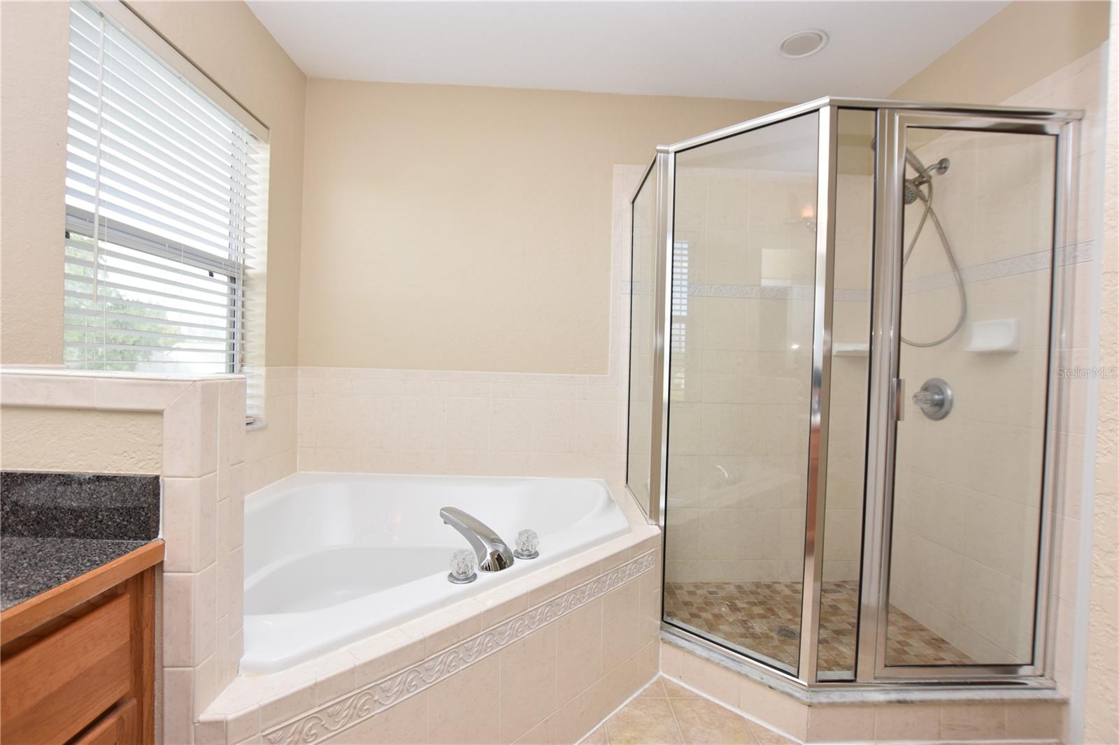 2010 HATTERAS PT, LAKELAND, FL, 33813