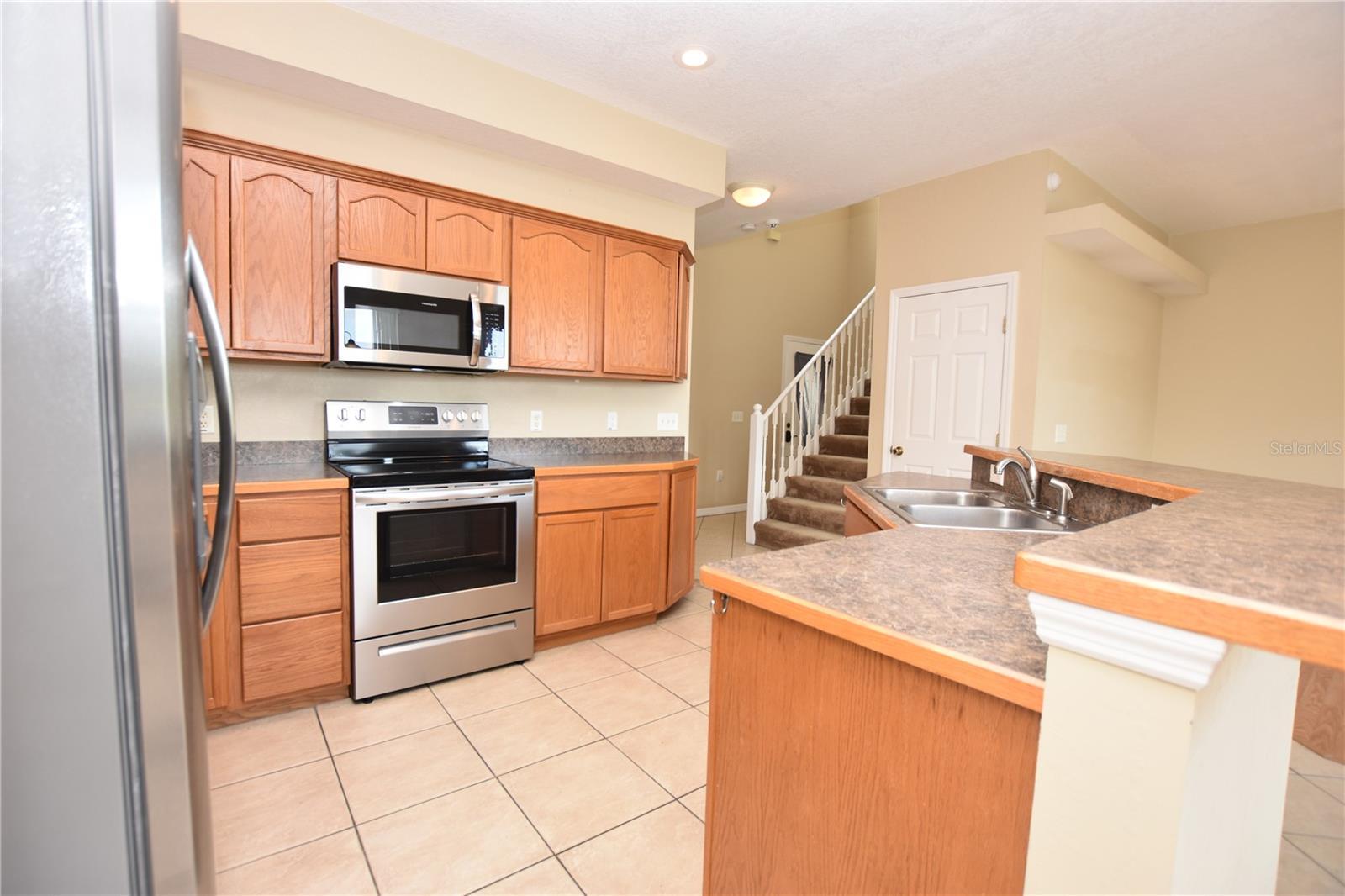 2010 HATTERAS PT, LAKELAND, FL, 33813