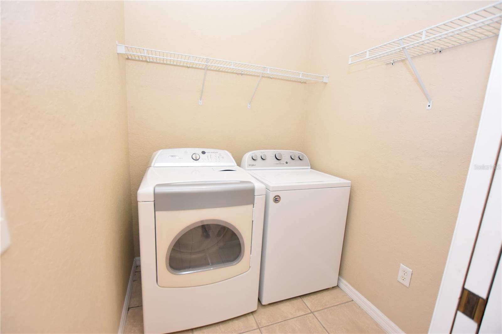 2010 HATTERAS PT, LAKELAND, FL, 33813