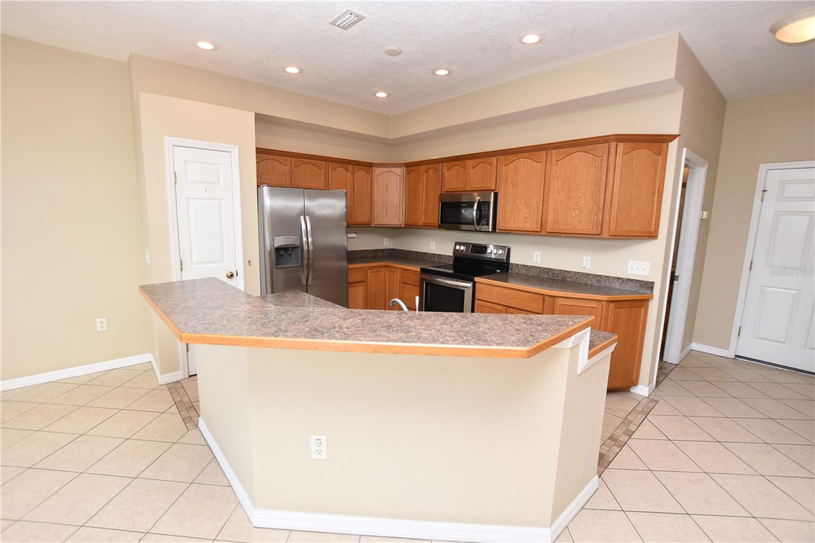 2010 HATTERAS PT, LAKELAND, FL, 33813