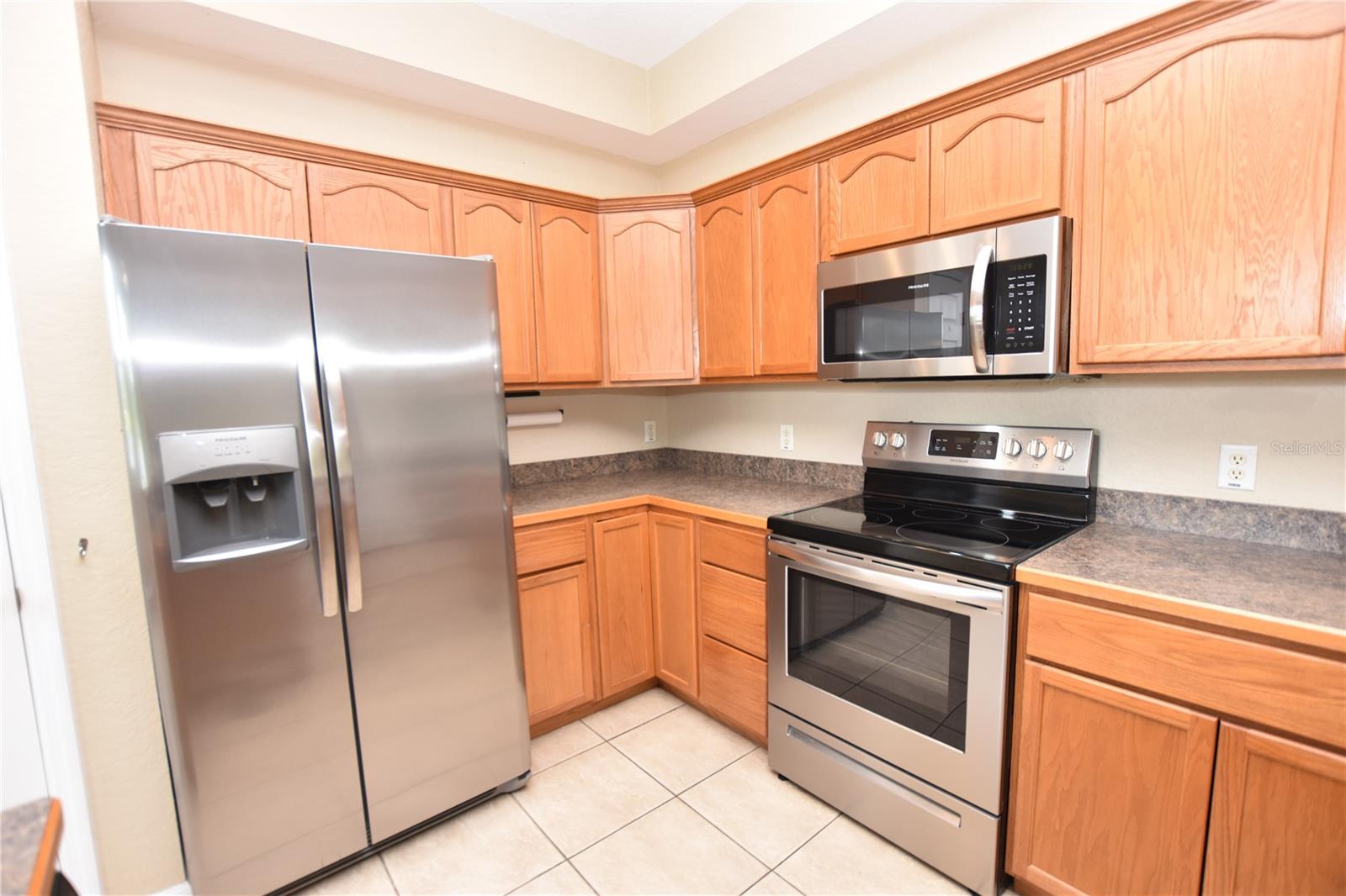 2010 HATTERAS PT, LAKELAND, FL, 33813