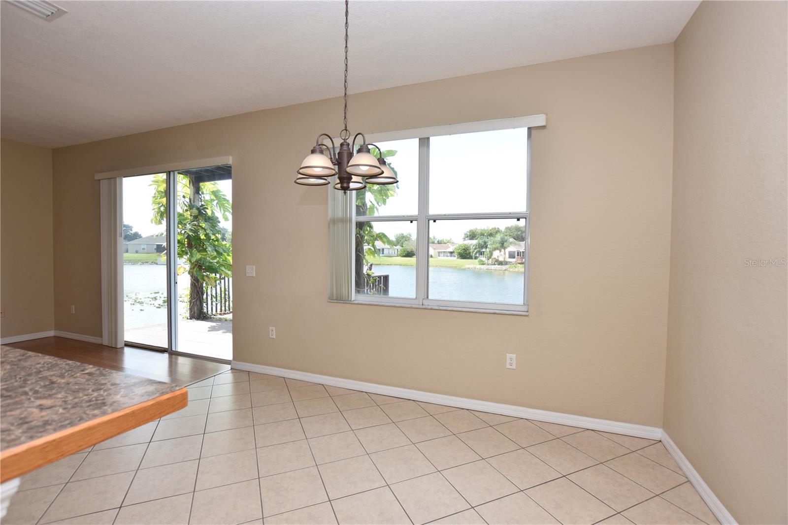 2010 HATTERAS PT, LAKELAND, FL, 33813