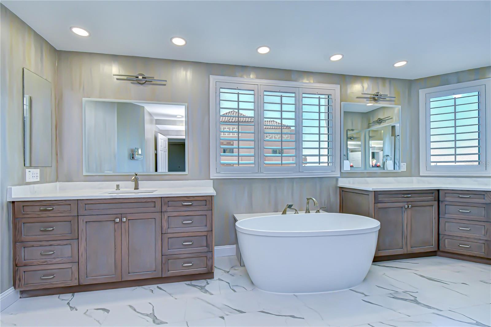 555 5TH AVE NE #711, ST PETERSBURG, FL, 33701
