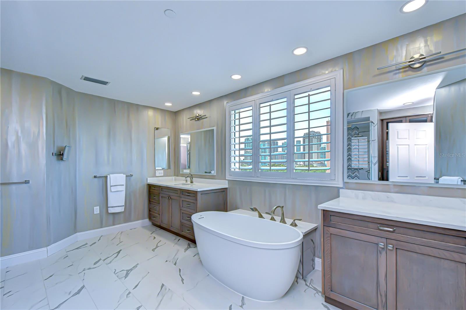 555 5TH AVE NE #711, ST PETERSBURG, FL, 33701