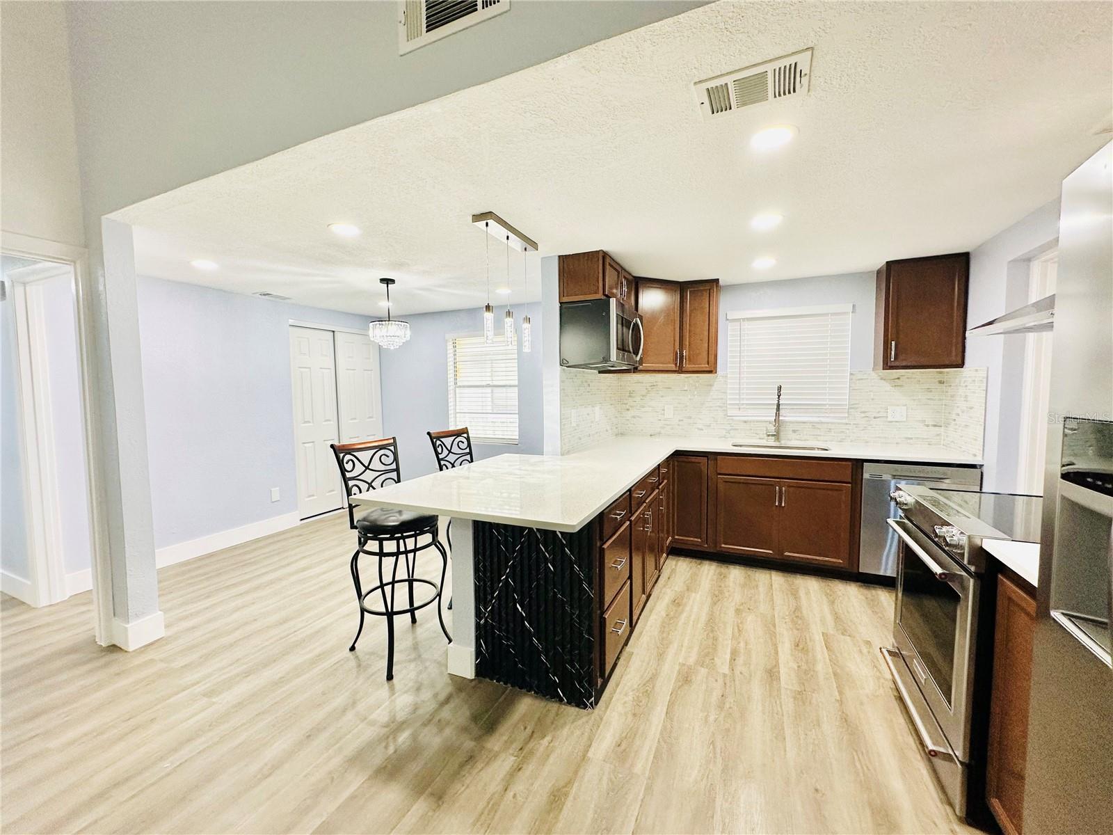 8203 OLIVEWOOD PL, TAMPA, FL, 33615