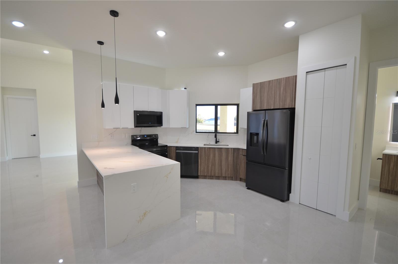 2416 DIPLOMAT PKWY W, CAPE CORAL, FL, 33993