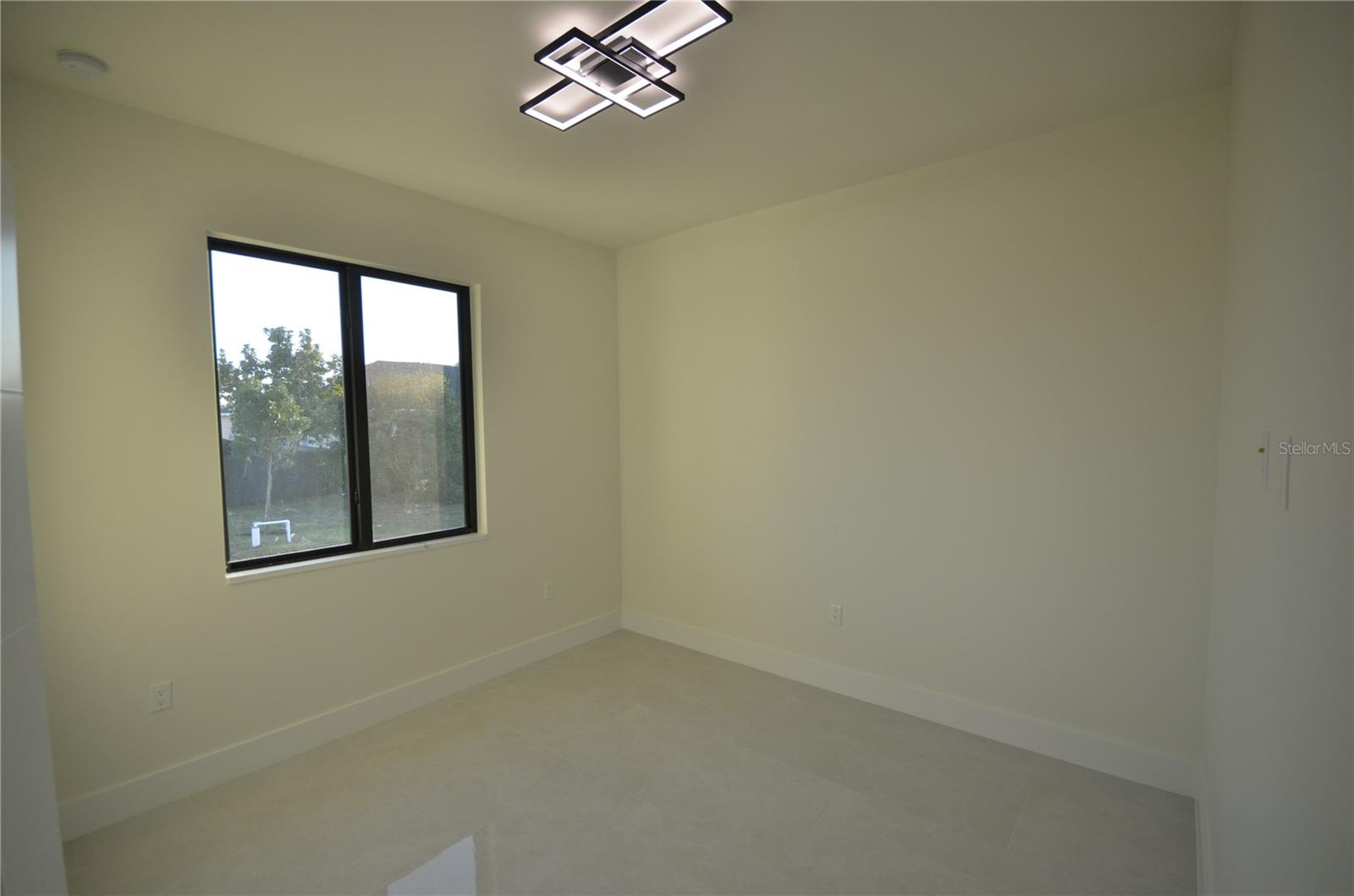 2416 DIPLOMAT PKWY W, CAPE CORAL, FL, 33993