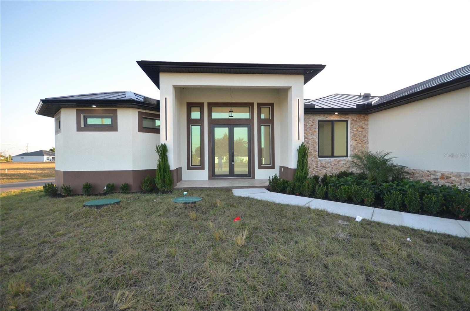 2416 DIPLOMAT PKWY W, CAPE CORAL, FL, 33993