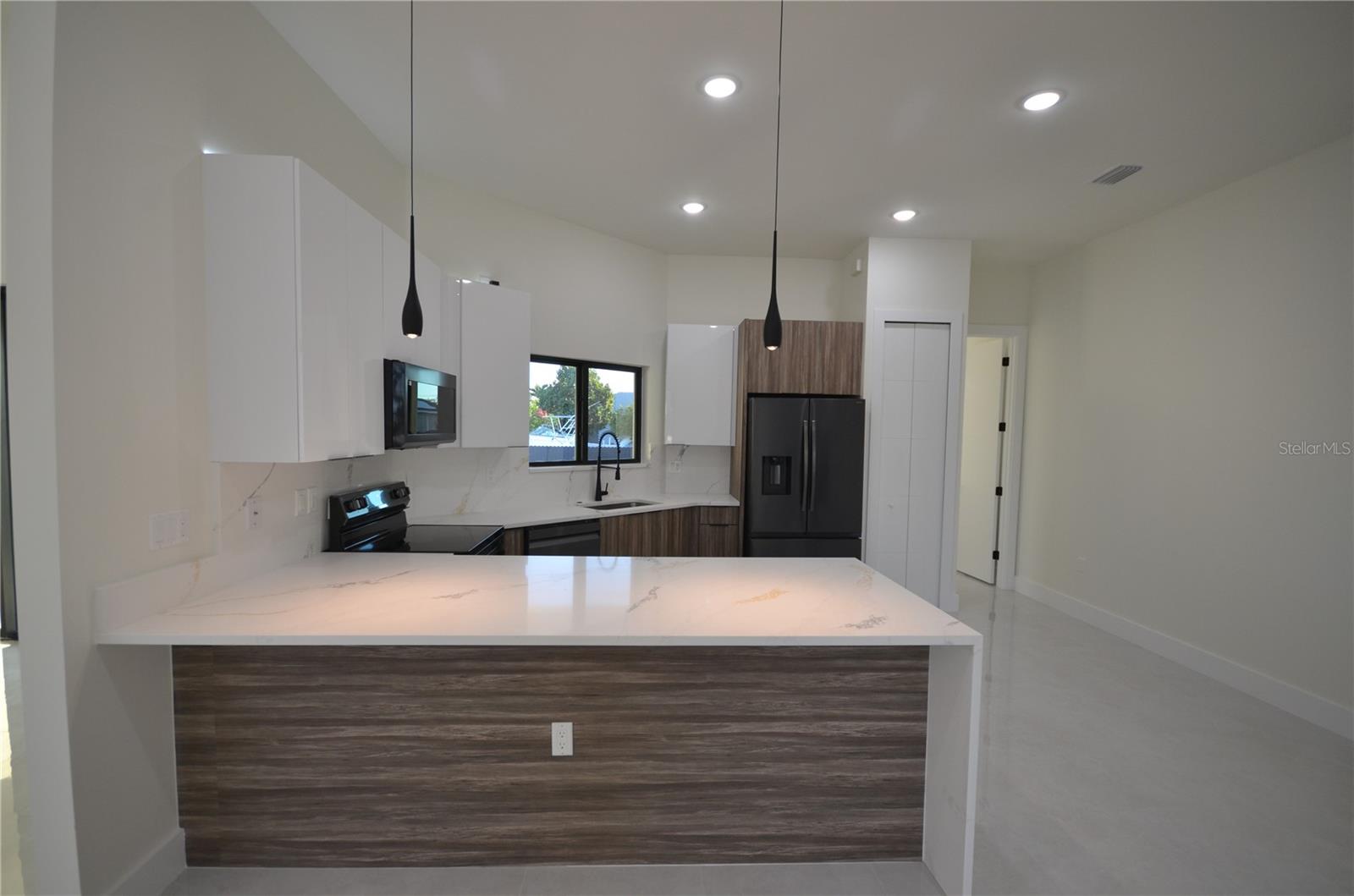 2416 DIPLOMAT PKWY W, CAPE CORAL, FL, 33993