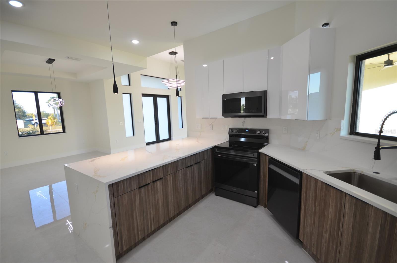 2416 DIPLOMAT PKWY W, CAPE CORAL, FL, 33993