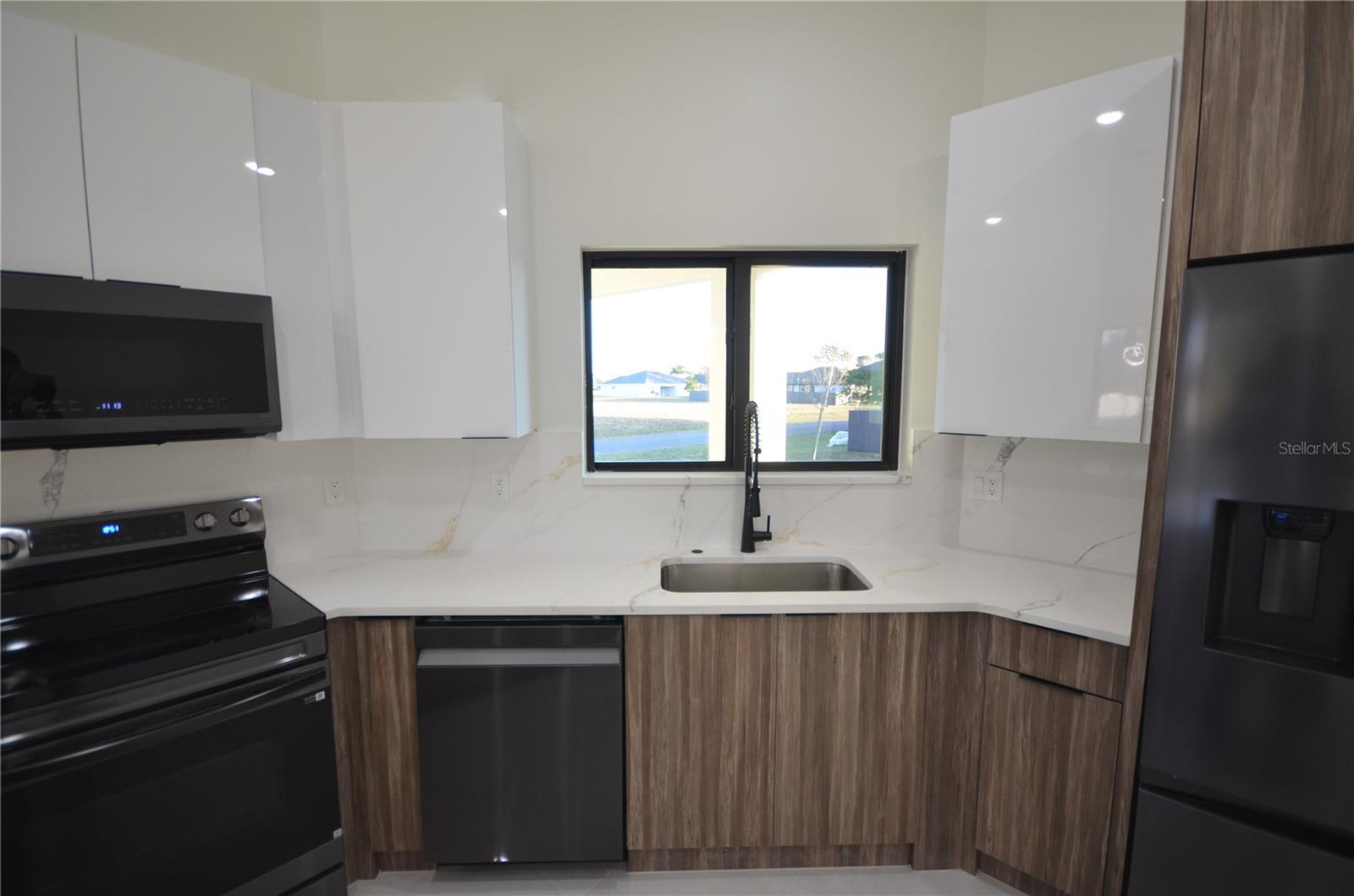 2416 DIPLOMAT PKWY W, CAPE CORAL, FL, 33993