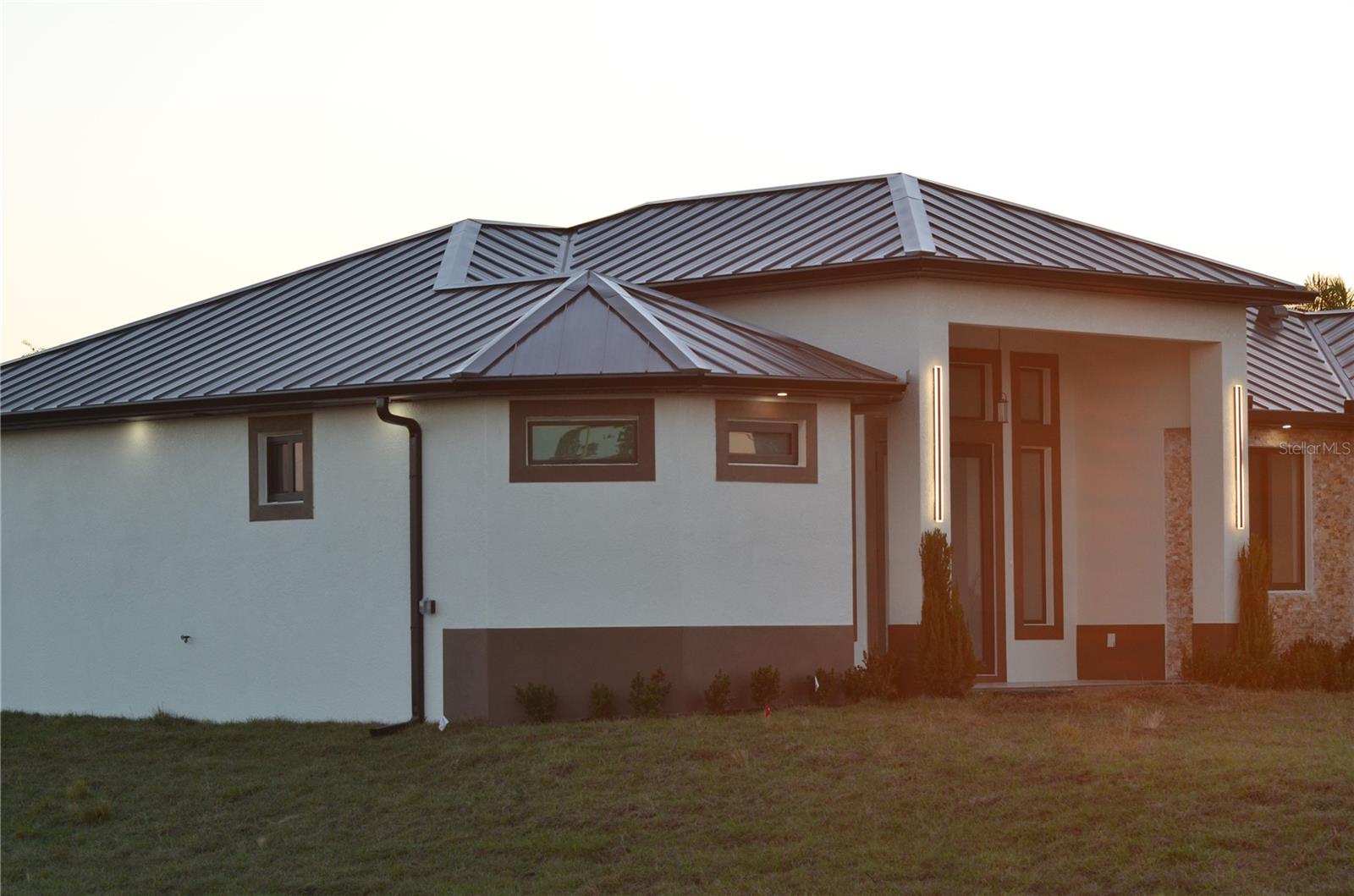 2416 DIPLOMAT PKWY W, CAPE CORAL, FL, 33993