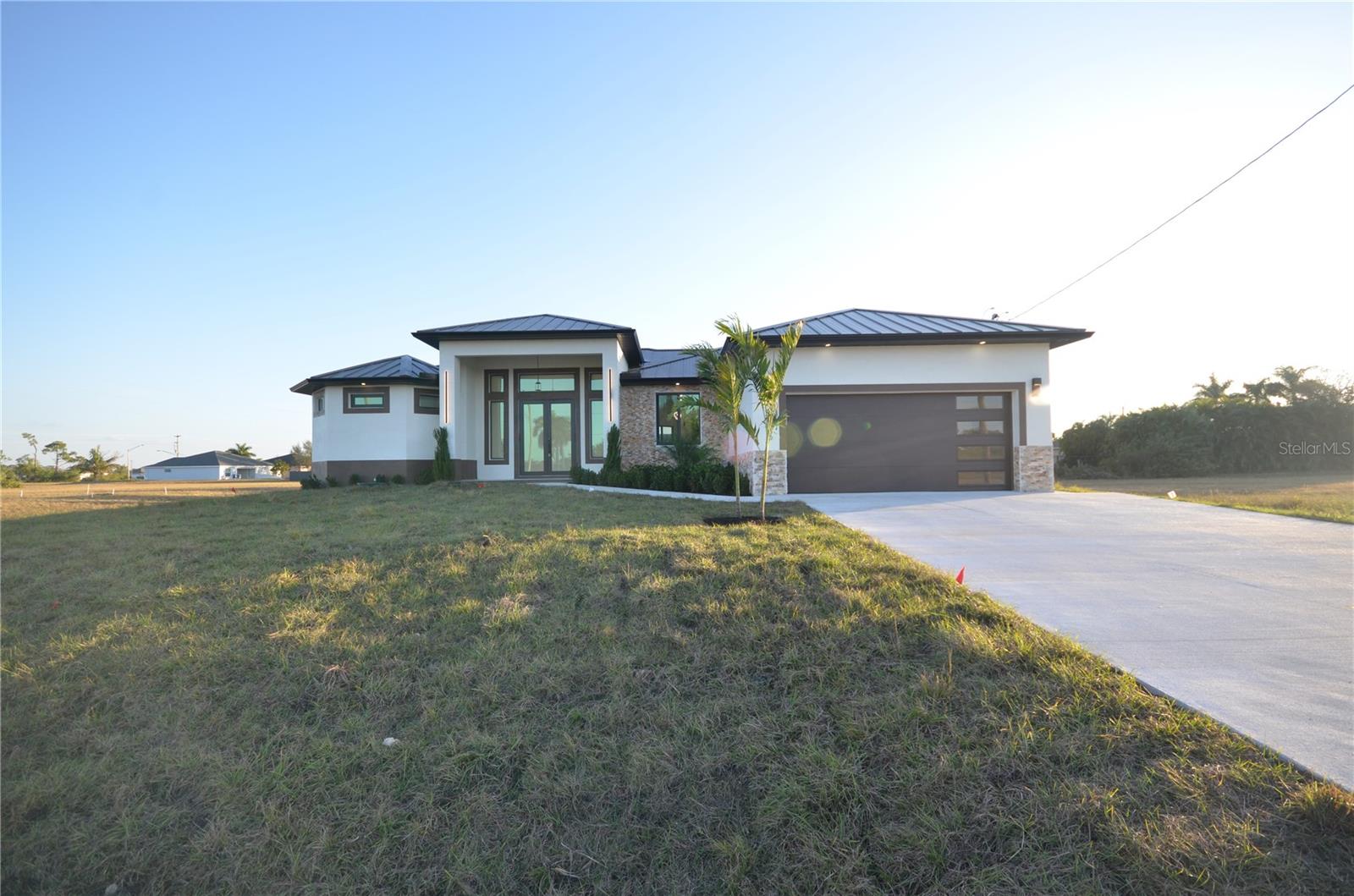 2416 DIPLOMAT PKWY W, CAPE CORAL, FL, 33993