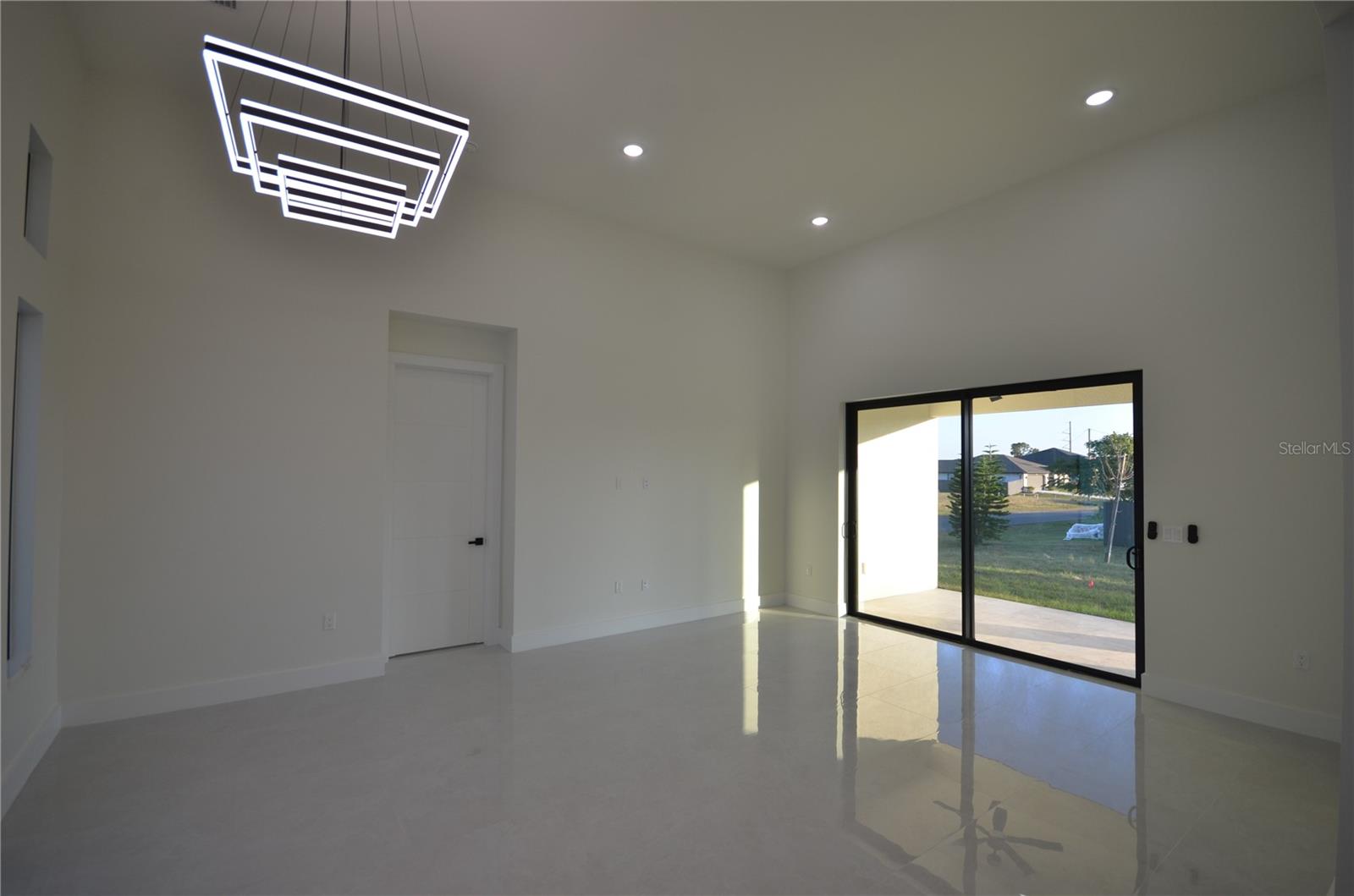 2416 DIPLOMAT PKWY W, CAPE CORAL, FL, 33993