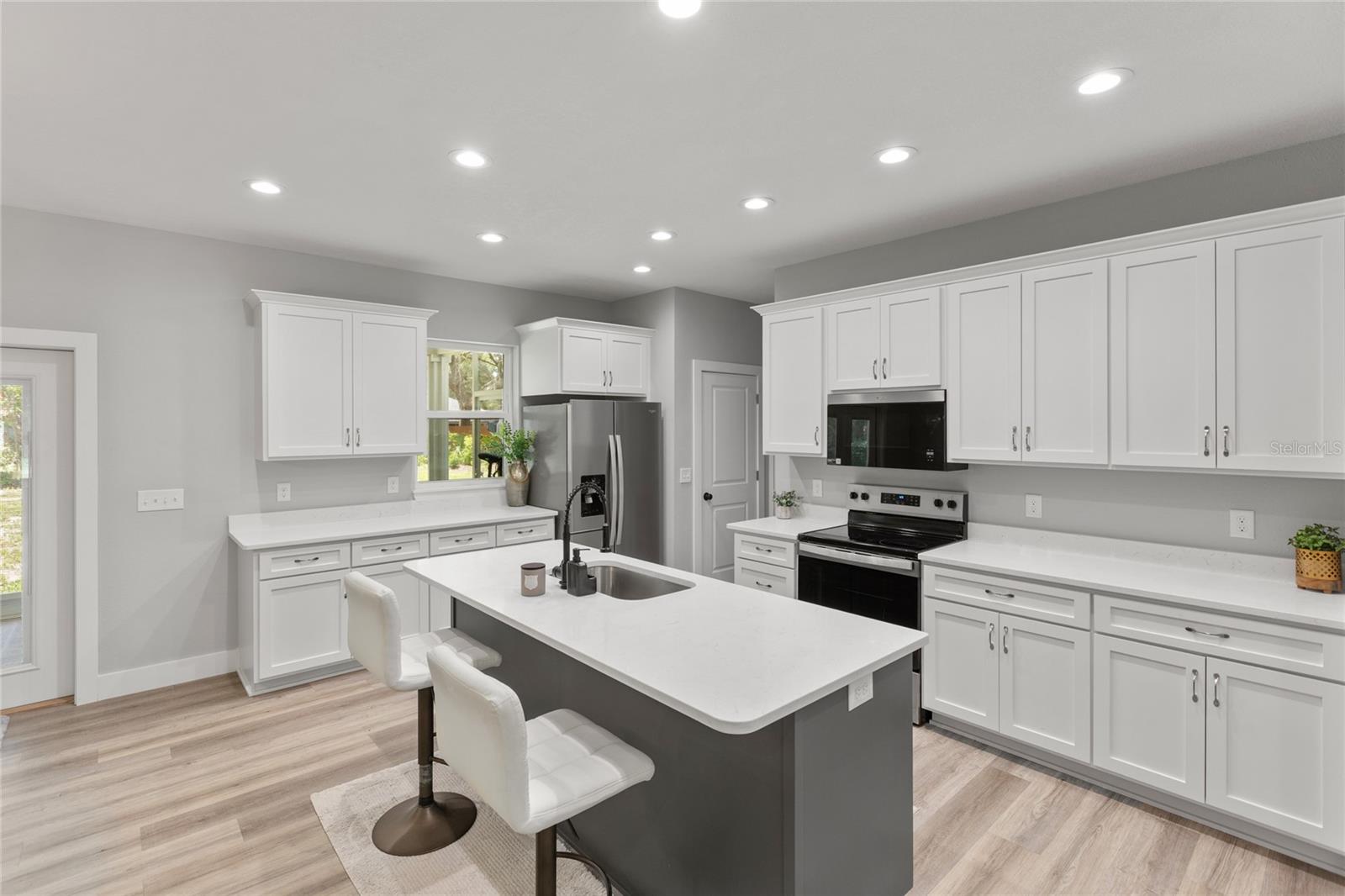 207 N PALMETTO AVE, FLORAHOME, FL, 32140