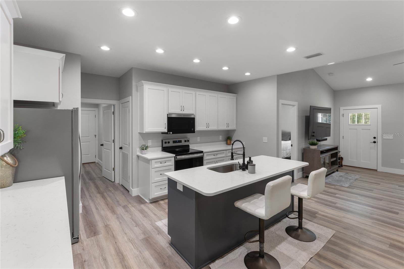 207 N PALMETTO AVE, FLORAHOME, FL, 32140