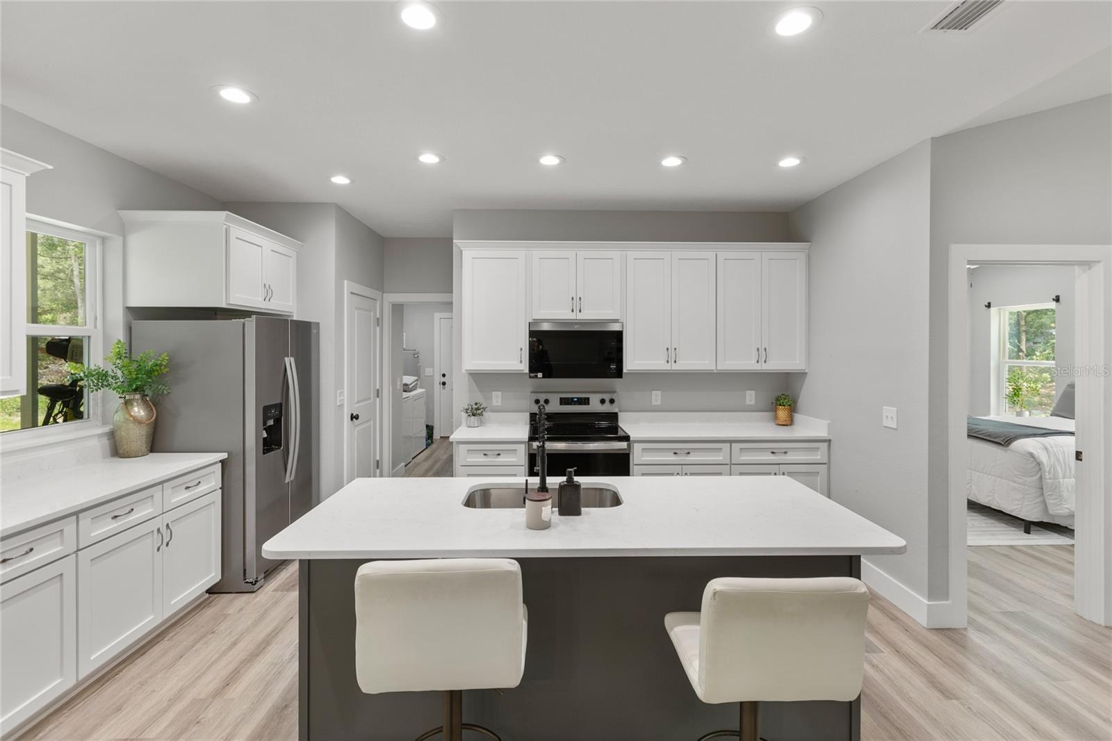 207 N PALMETTO AVE, FLORAHOME, FL, 32140