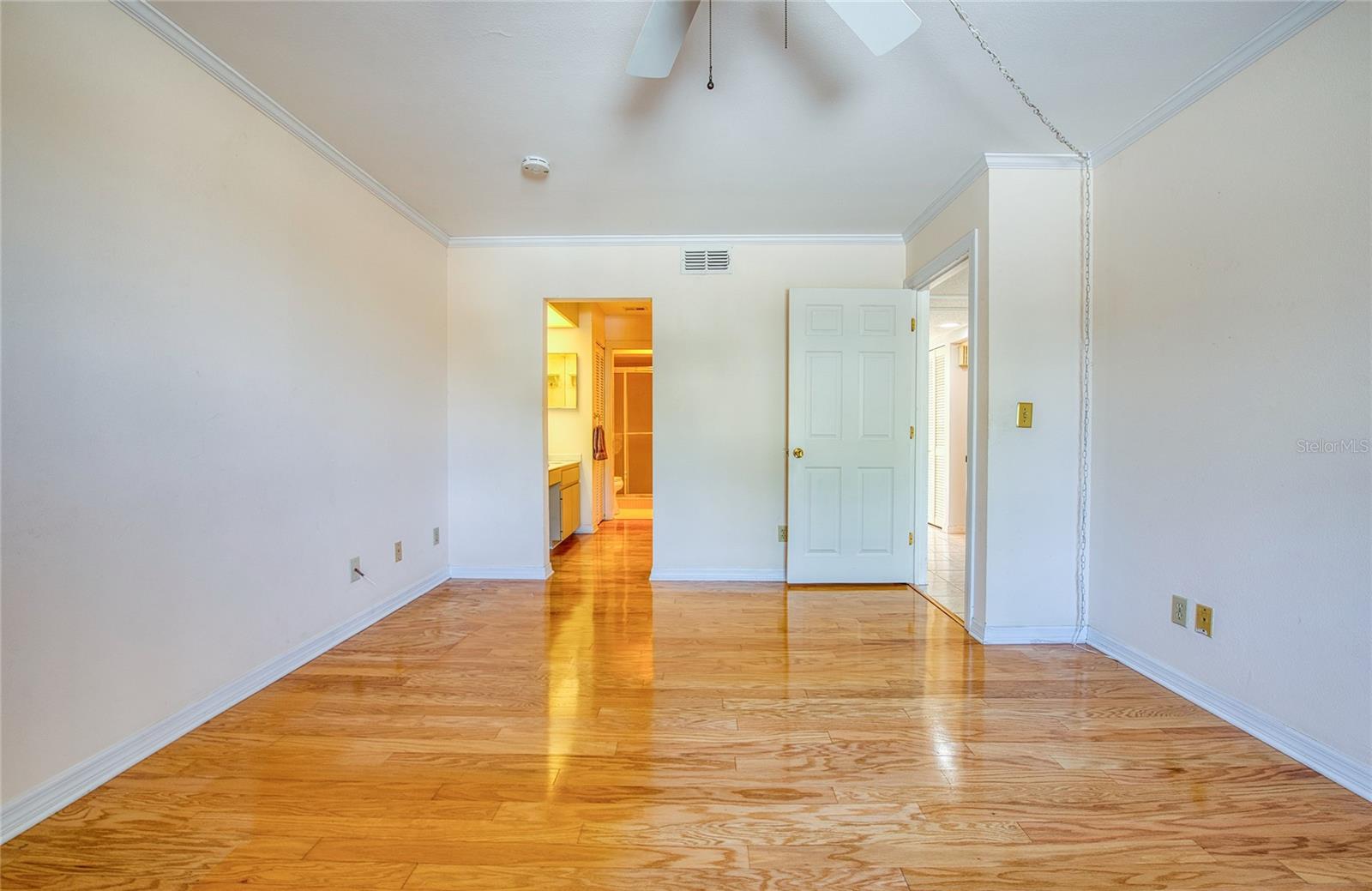 6305 PELICAN CREEK XING #D, ST PETERSBURG, FL, 33707
