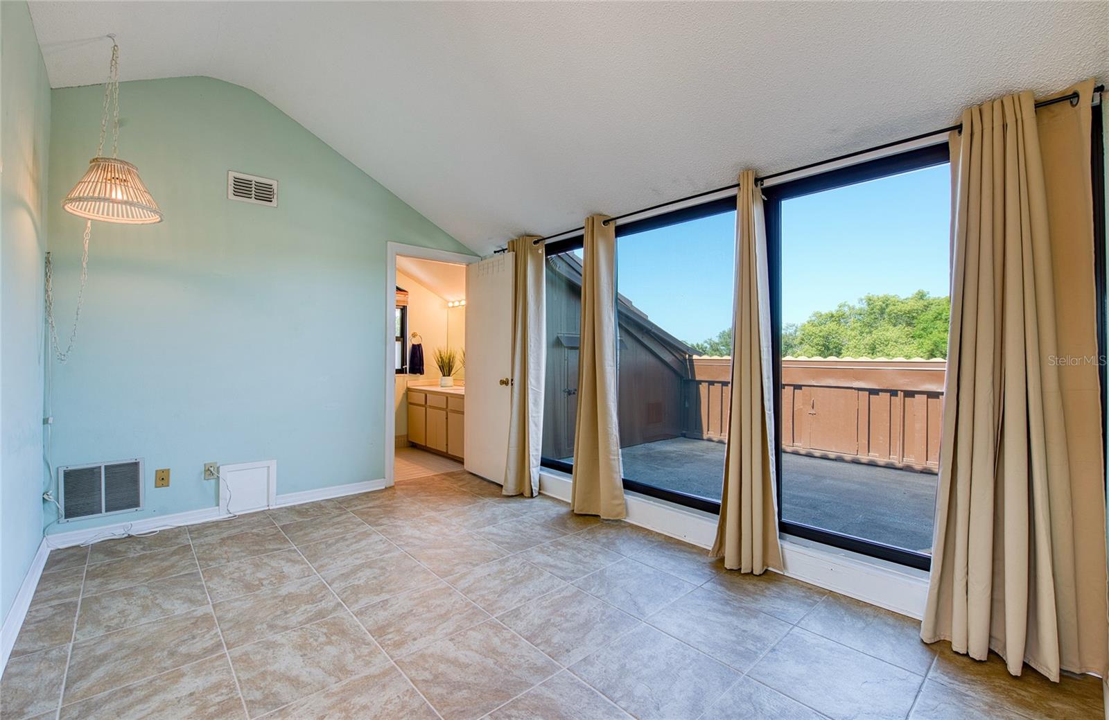 6305 PELICAN CREEK XING #D, ST PETERSBURG, FL, 33707