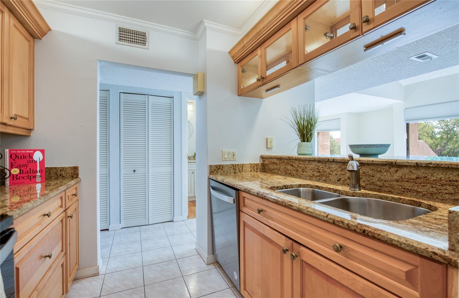 6305 PELICAN CREEK XING #D, ST PETERSBURG, FL, 33707