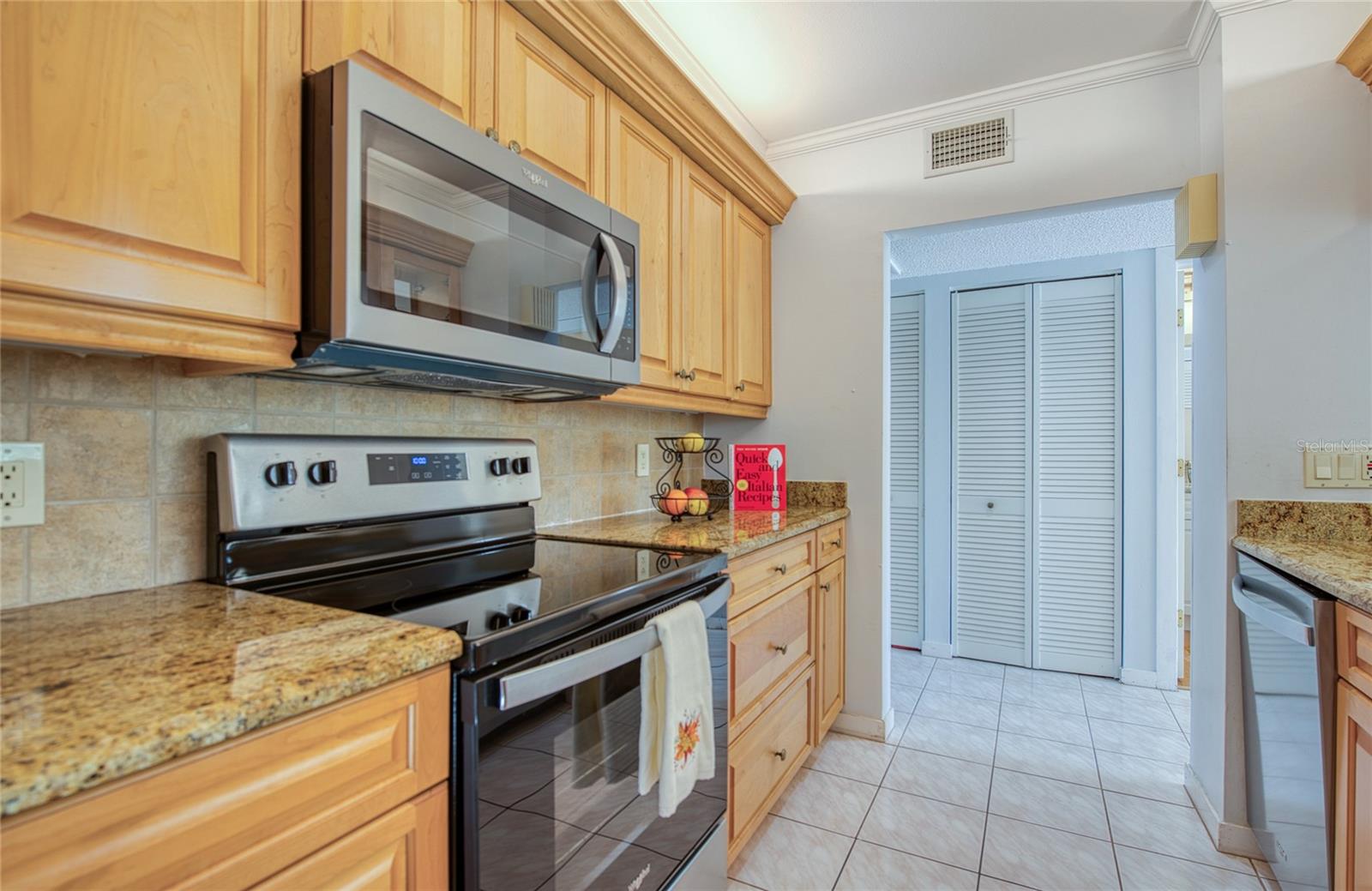 6305 PELICAN CREEK XING #D, ST PETERSBURG, FL, 33707