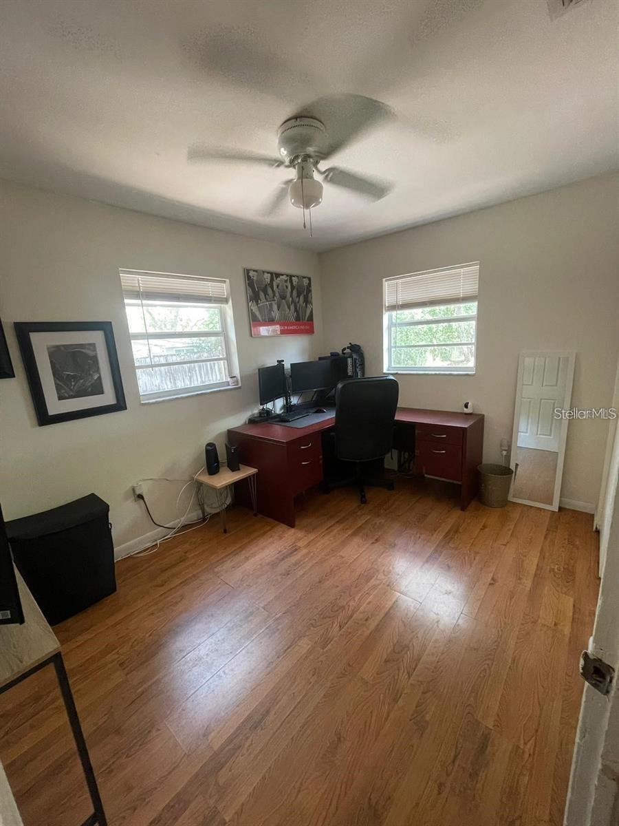 11707 NORTH DR, TAMPA, FL, 33617