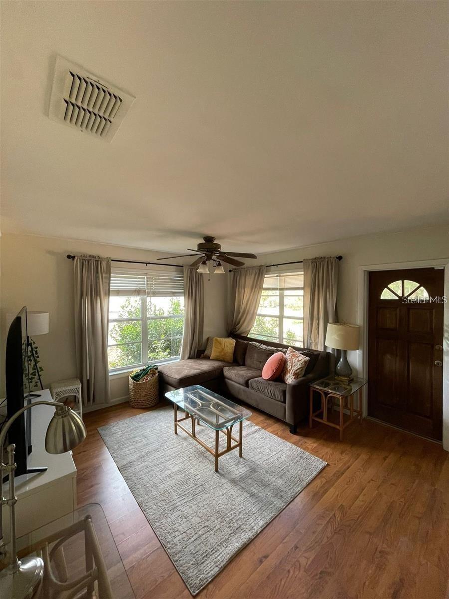 11707 NORTH DR, TAMPA, FL, 33617