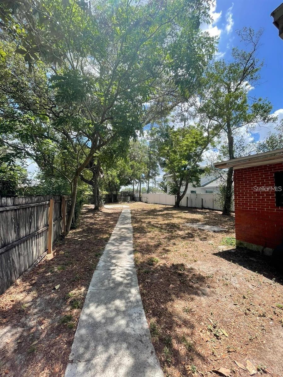 11707 NORTH DR, TAMPA, FL, 33617