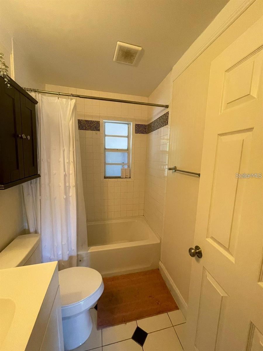 11707 NORTH DR, TAMPA, FL, 33617