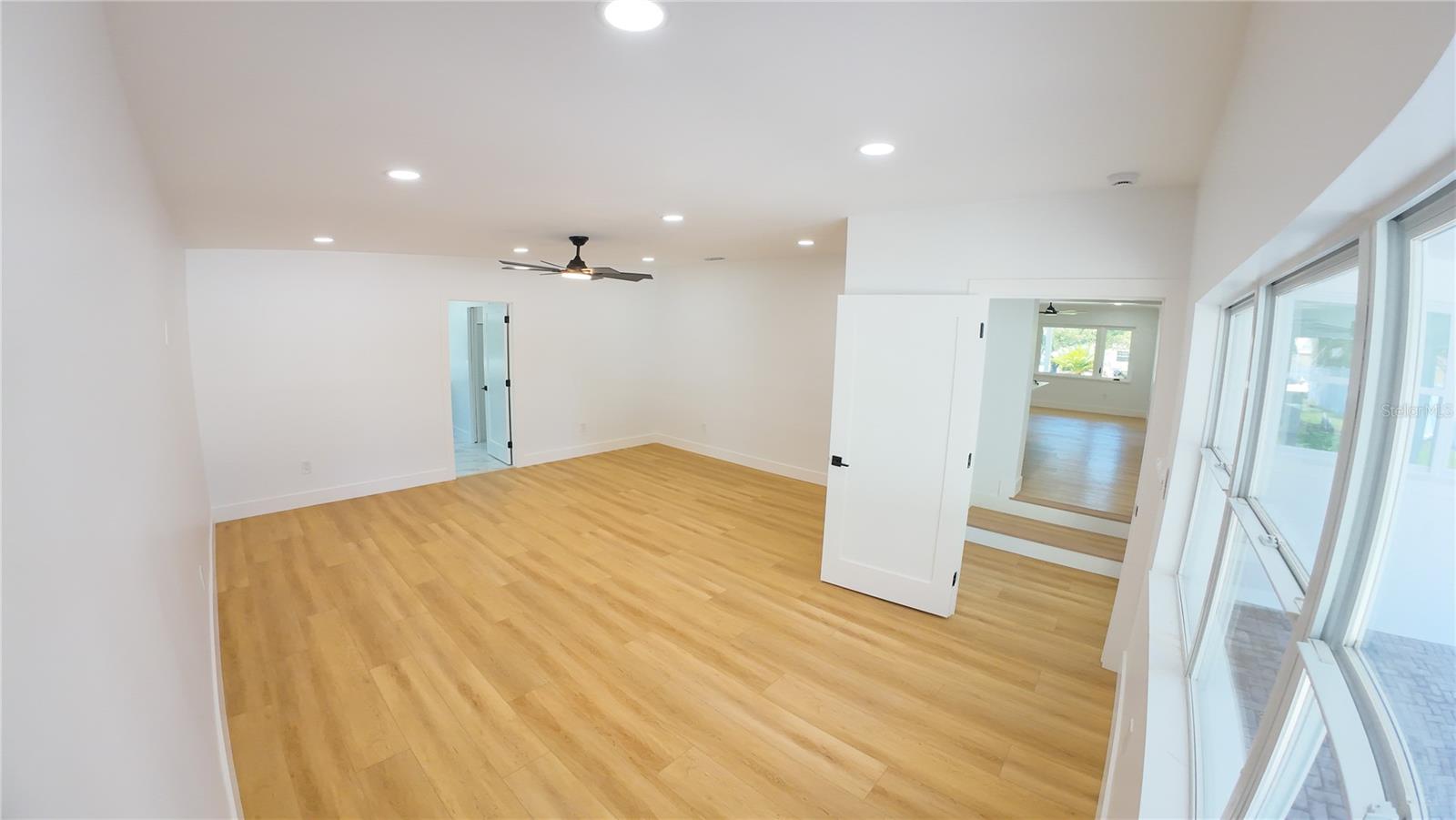 936 ALCAZAR WAY S, ST PETERSBURG, FL, 33705