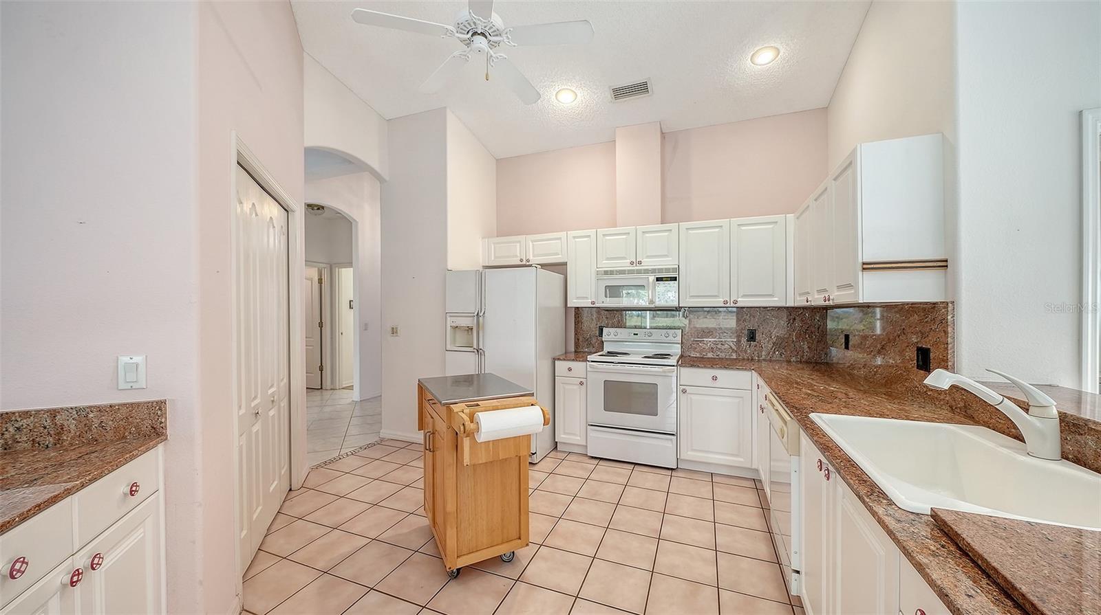 8928 WHITEMARSH AVE, SARASOTA, FL, 34238