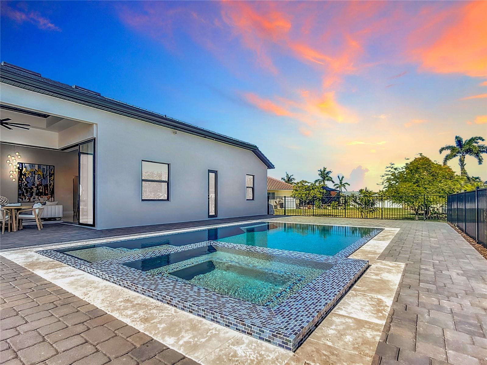 2527 GLEASON PKWY, CAPE CORAL, FL, 33914