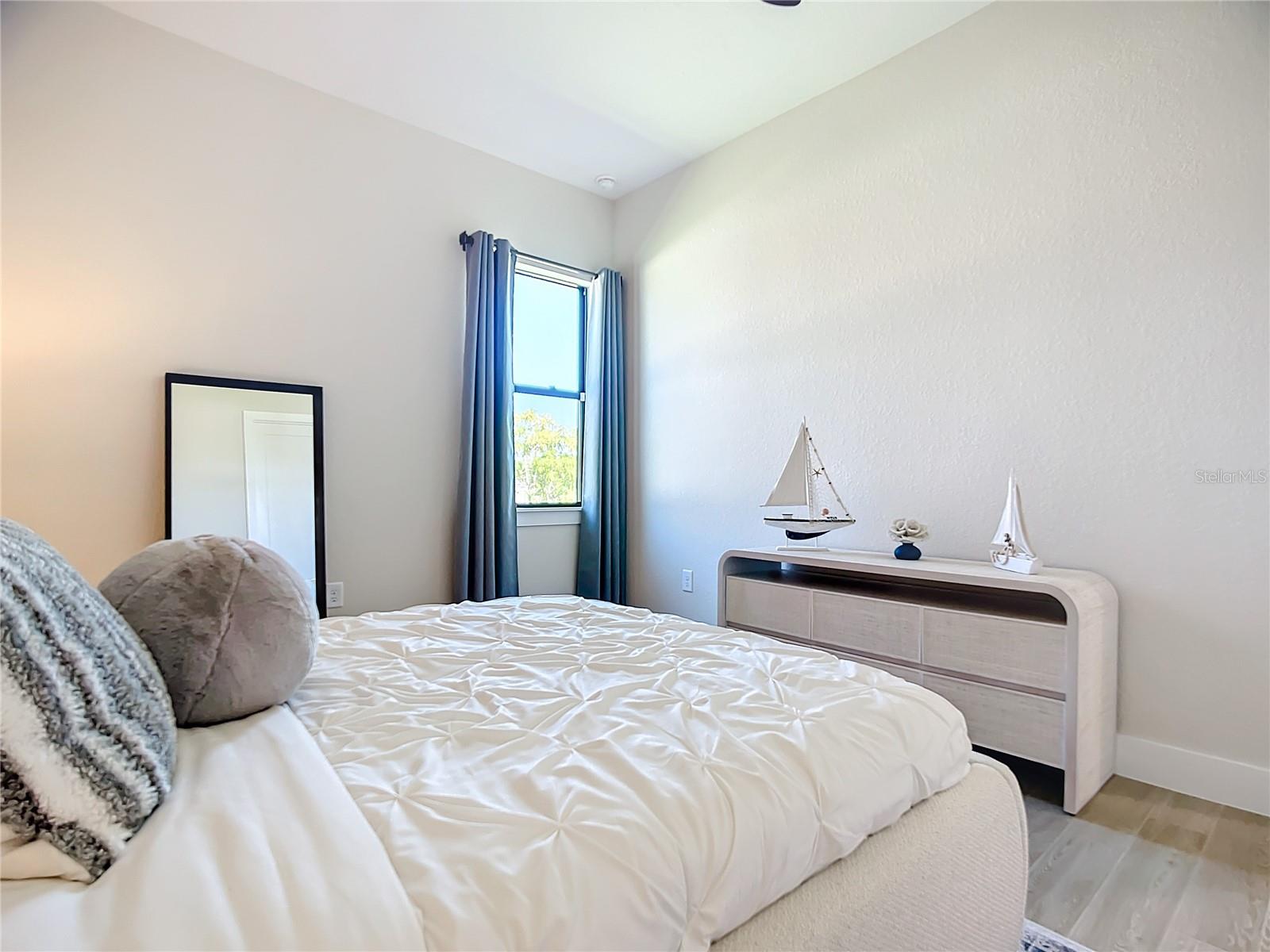2527 GLEASON PKWY, CAPE CORAL, FL, 33914