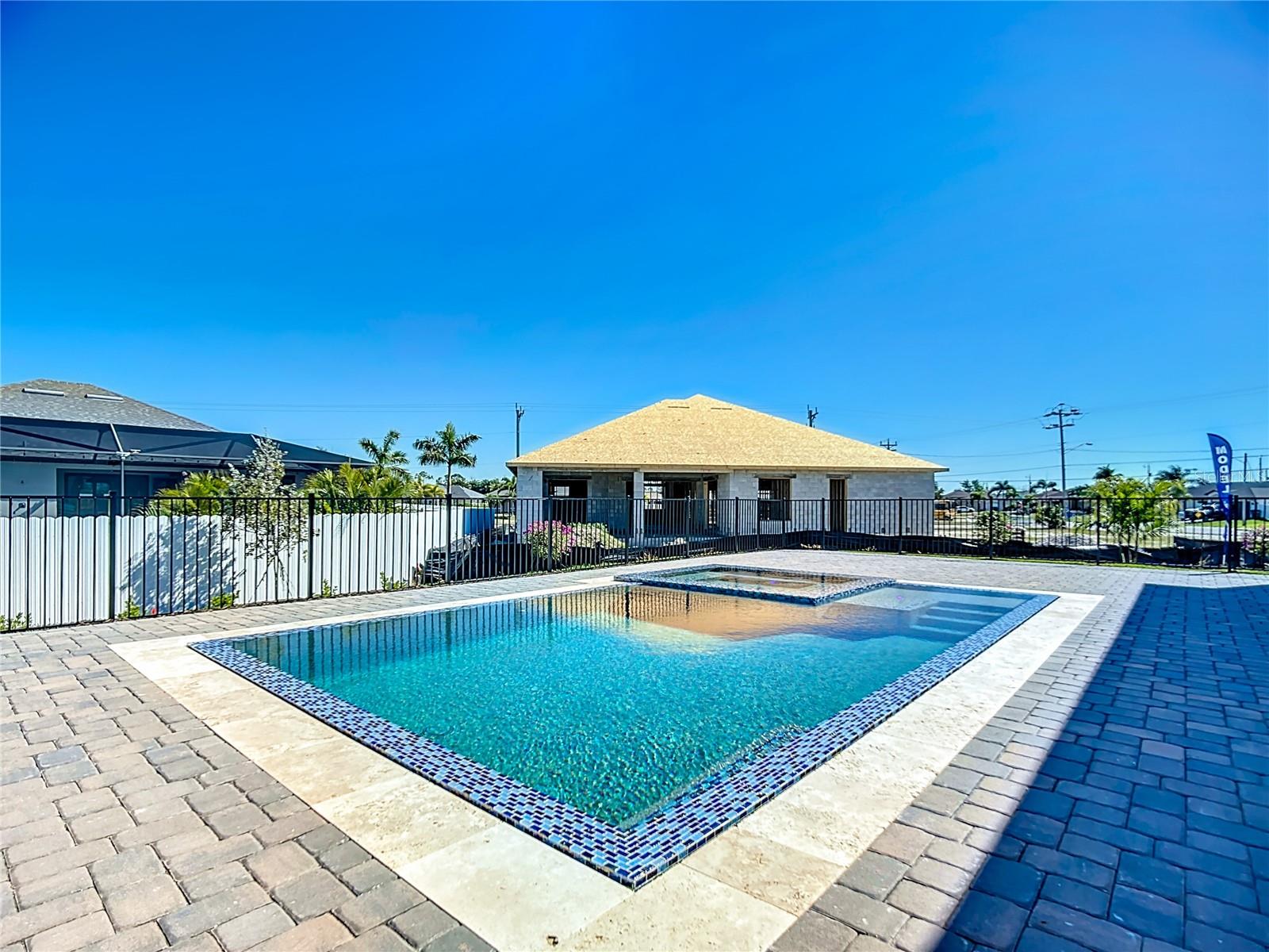 2527 GLEASON PKWY, CAPE CORAL, FL, 33914