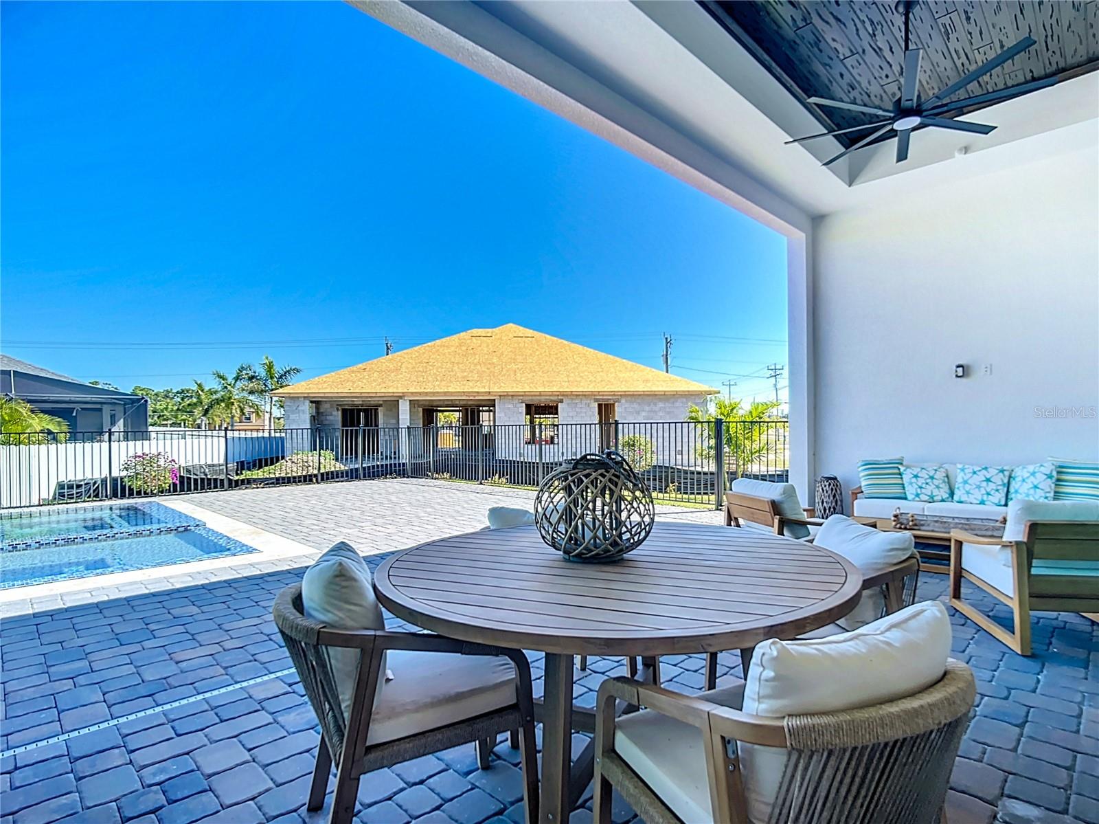 2527 GLEASON PKWY, CAPE CORAL, FL, 33914