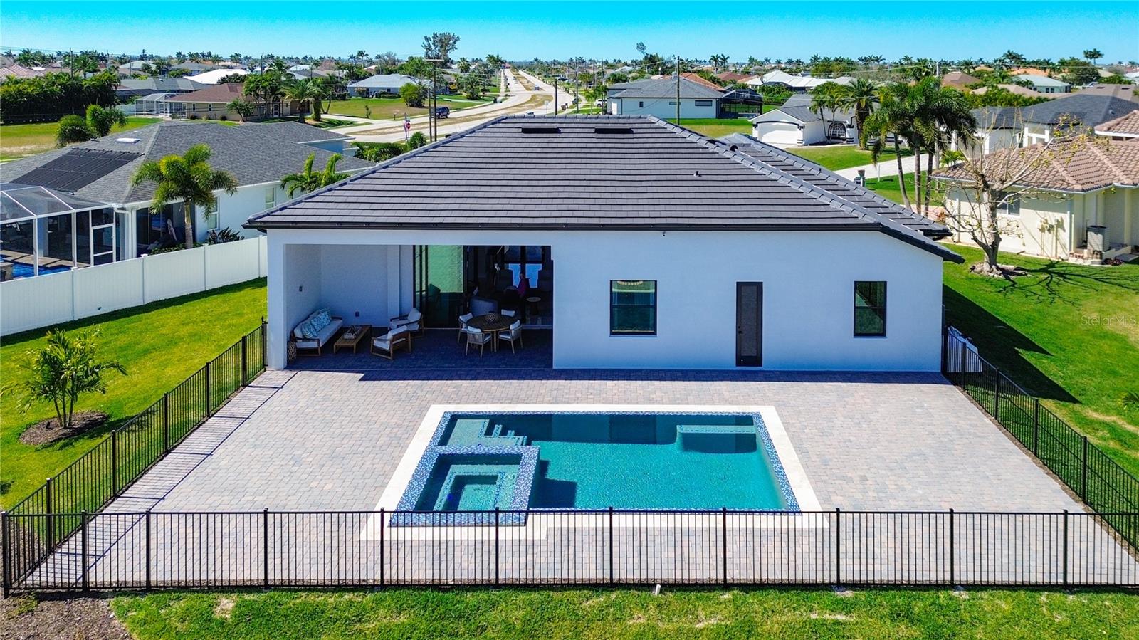 2527 GLEASON PKWY, CAPE CORAL, FL, 33914