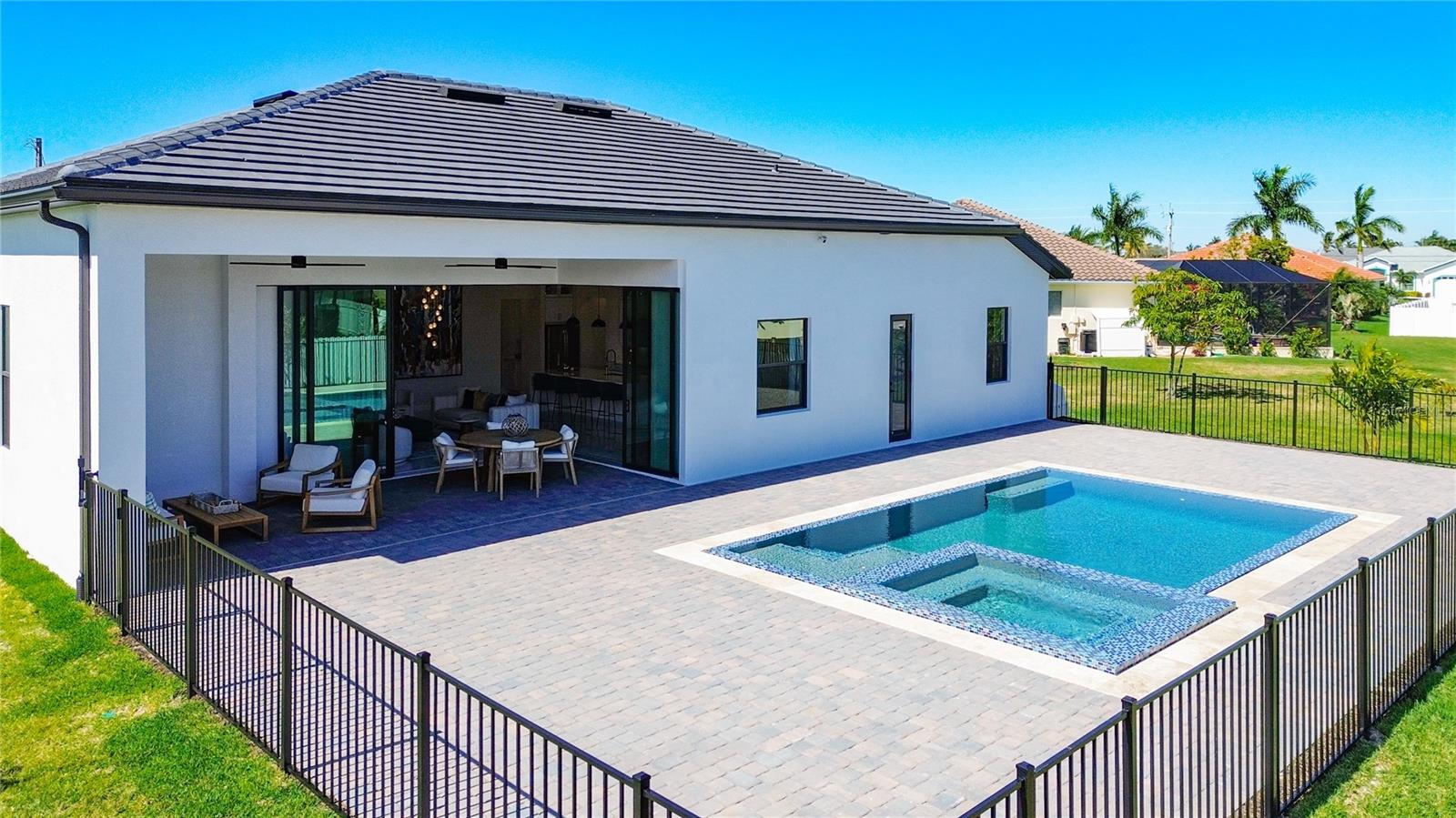 2527 GLEASON PKWY, CAPE CORAL, FL, 33914