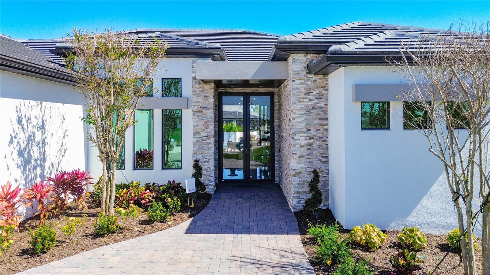 2527 GLEASON PKWY, CAPE CORAL, FL, 33914