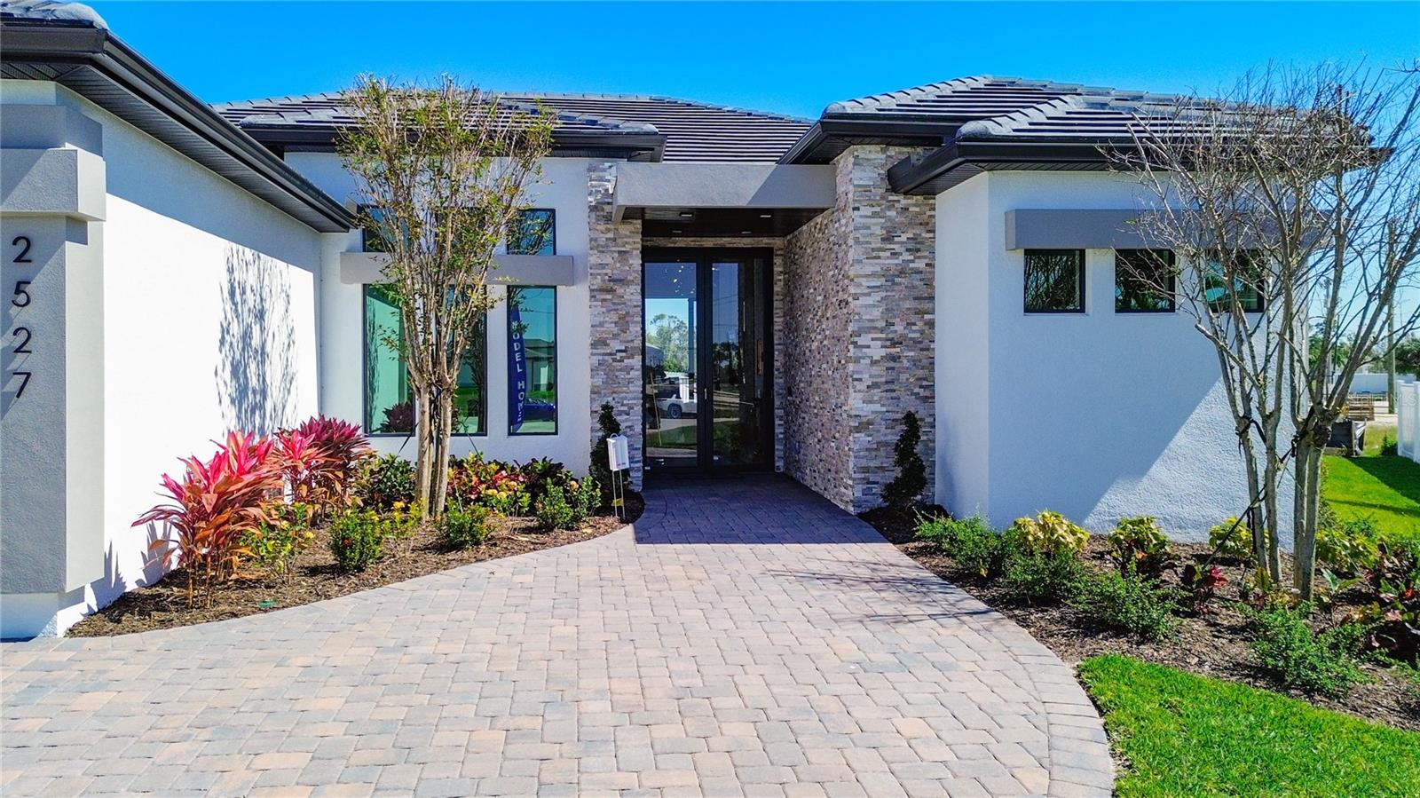 2527 GLEASON PKWY, CAPE CORAL, FL, 33914