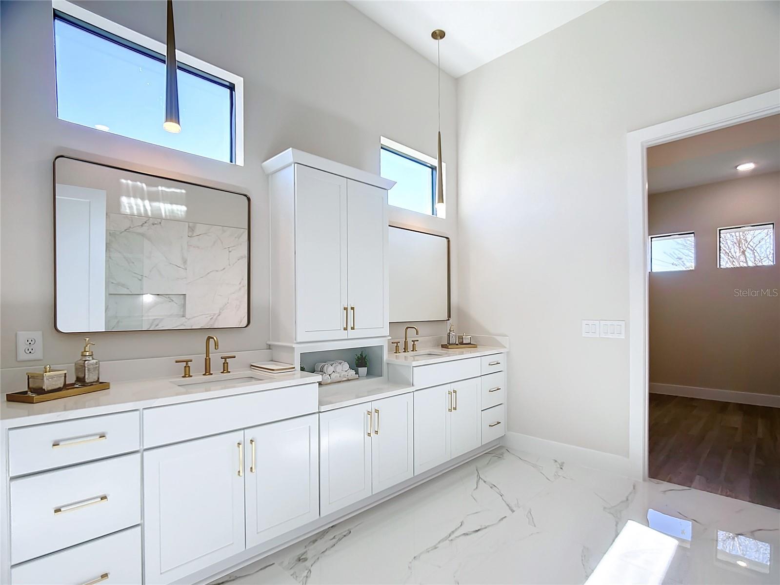 2527 GLEASON PKWY, CAPE CORAL, FL, 33914