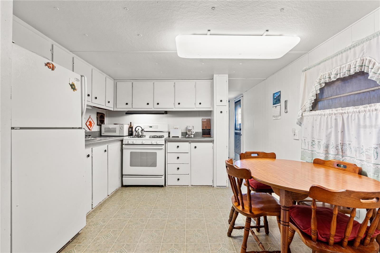 2400 SAN MIGUEL AVE, AVON PARK, FL, 33825