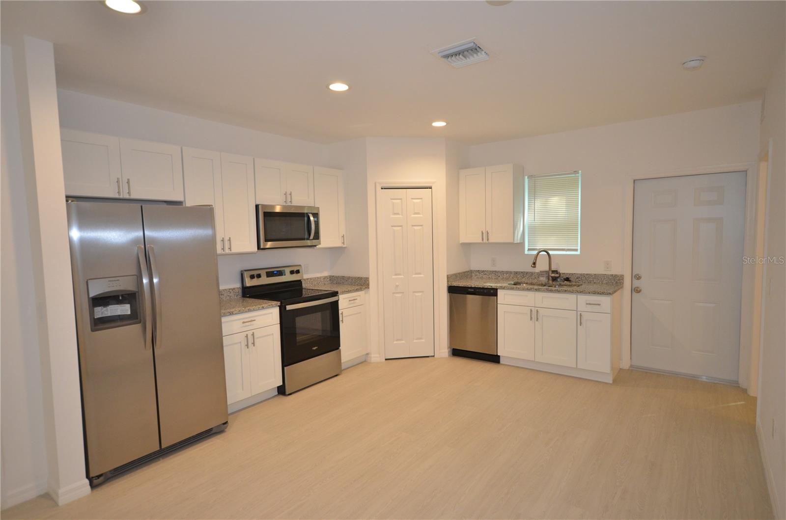 3306 BASSIE CT, FORT MYERS, FL, 33916